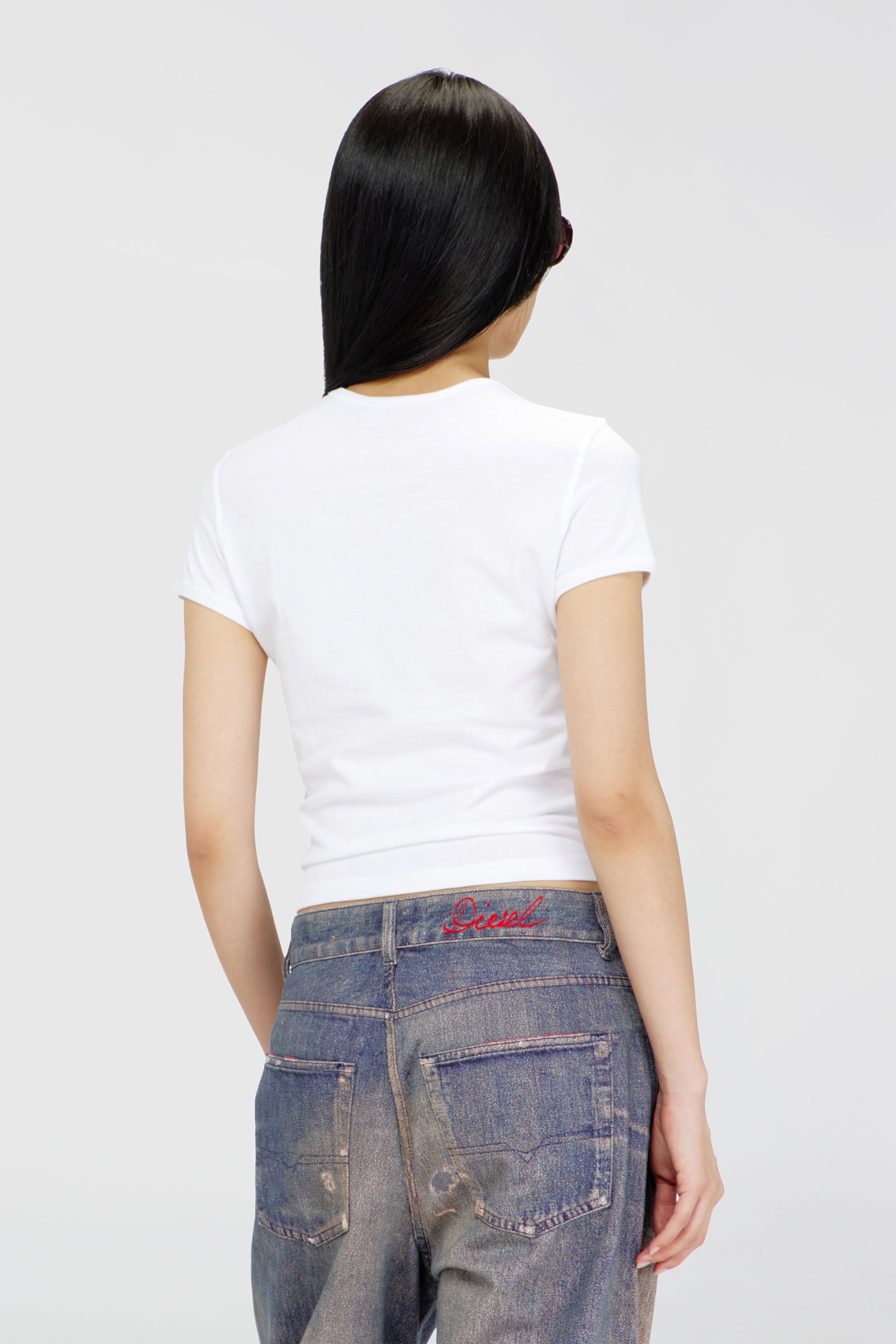 Diesel - T-UNCUTIE-LONG-OD-Q1, Camiseta de fit entallado con logotipo Oval D recortado Mujer in Blanco - 4