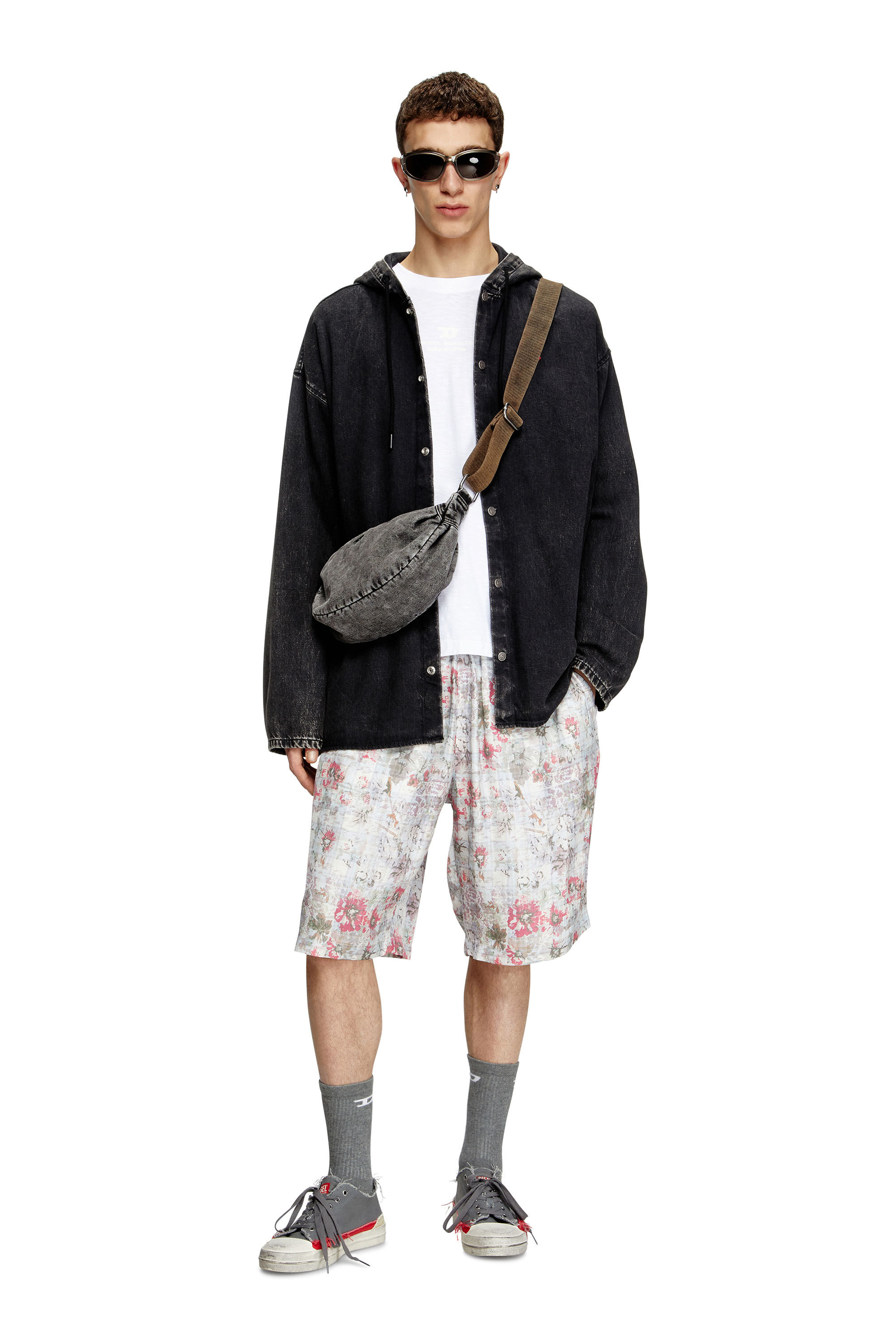 Diesel - P-LEYS, Pantalones cortos de acetato con estampado floral Hombre in Multicolor - 1
