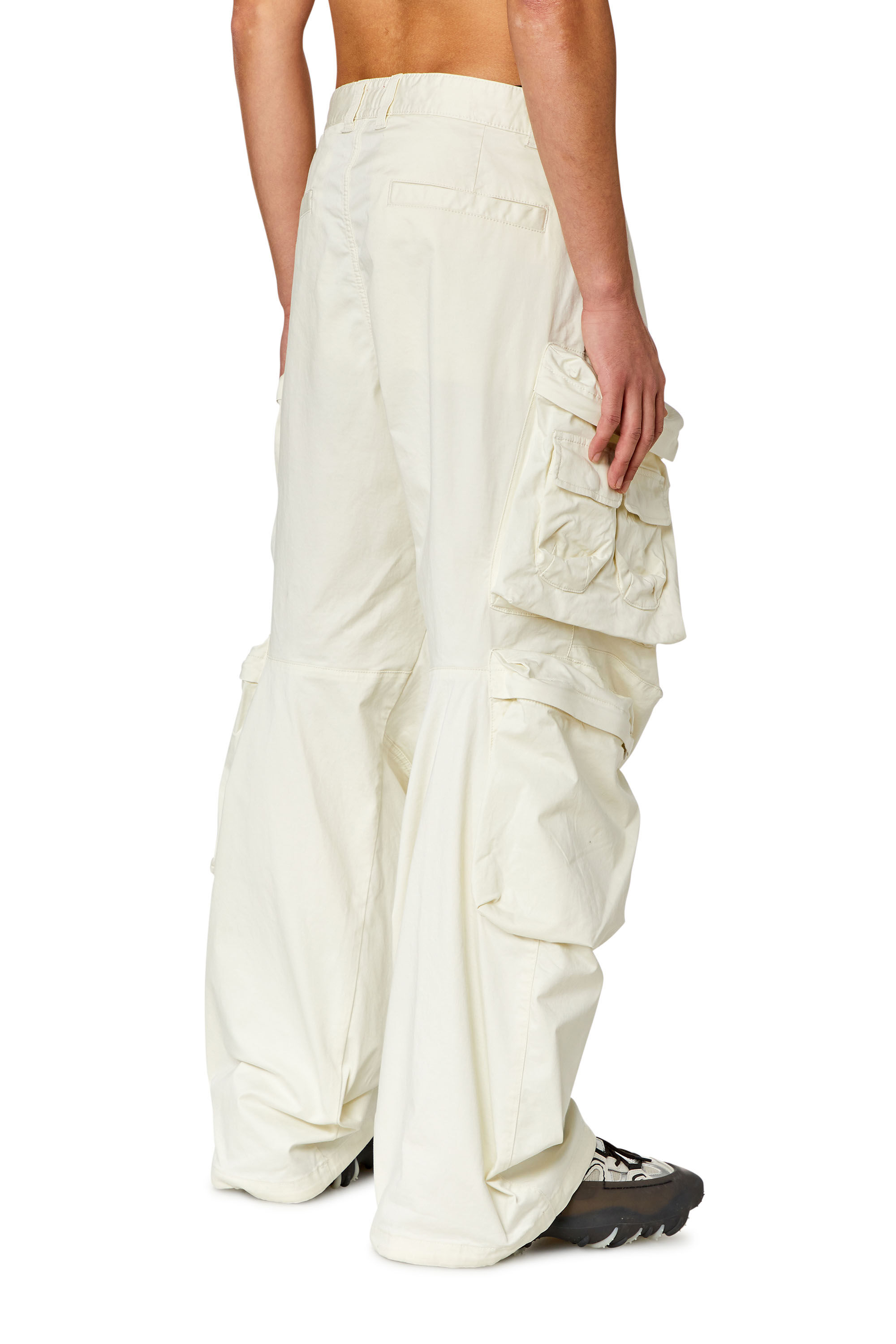 Diesel - P-HUGES-NEW, Pantalones cargo de satén de algodón elástico Hombre in Blanco - 4