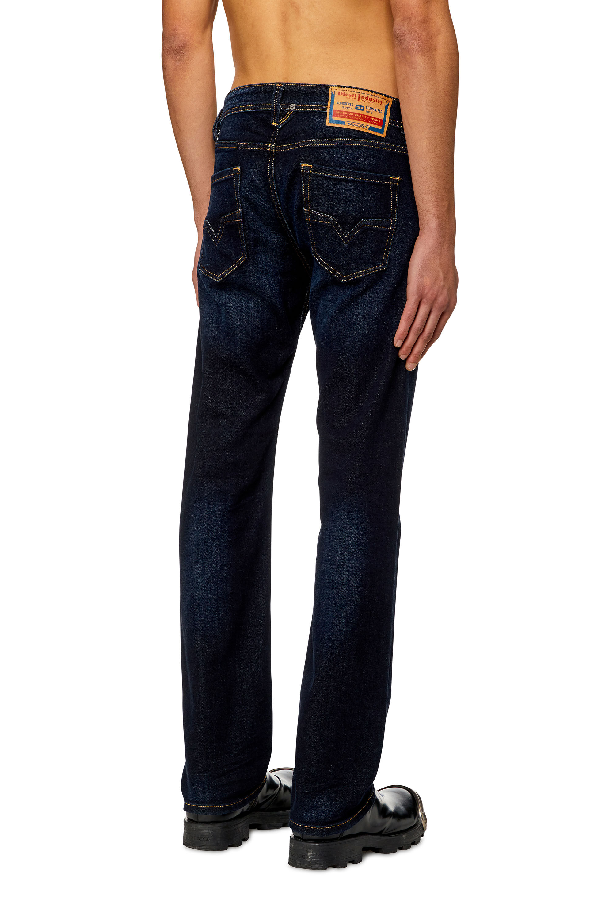 Diesel - Straight Jeans 1985 Larkee 009ZS, Azul Oscuro - Image 4