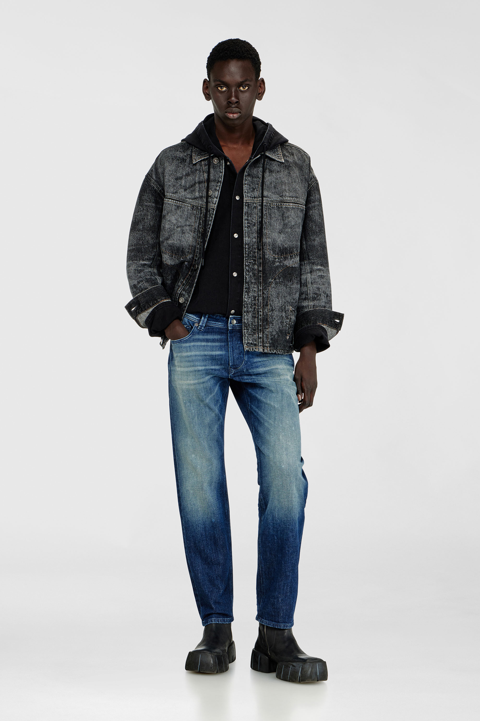 Diesel - Regular Jeans 1986 Larkee-Beex 0KBBR Hombre, Azul Oscuro - 1