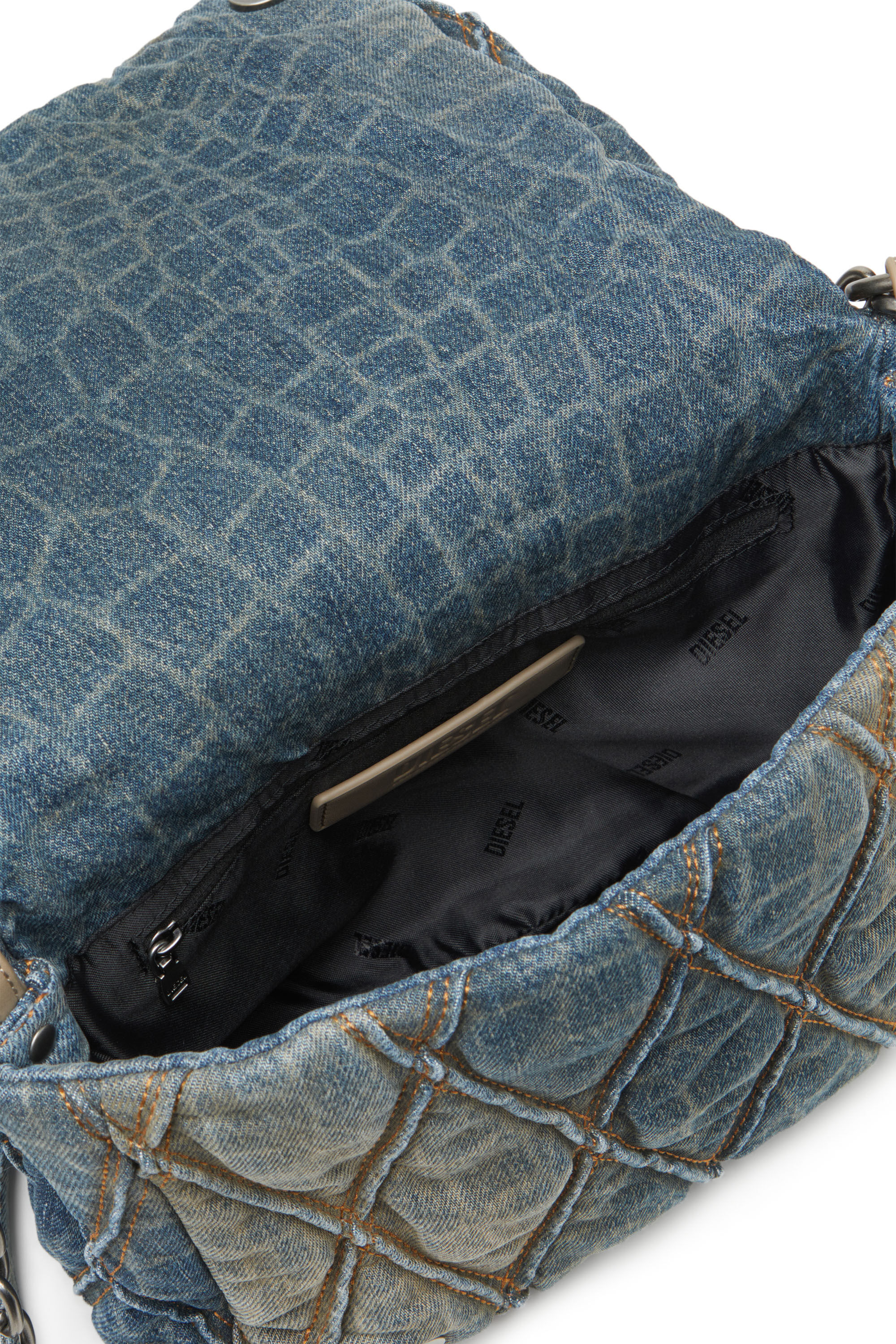 Diesel - CNY CHARM-D SHOULDER M, Bolso de hombro de denim acolchado con estampado de serpiente Mujer in Azul marino - 5