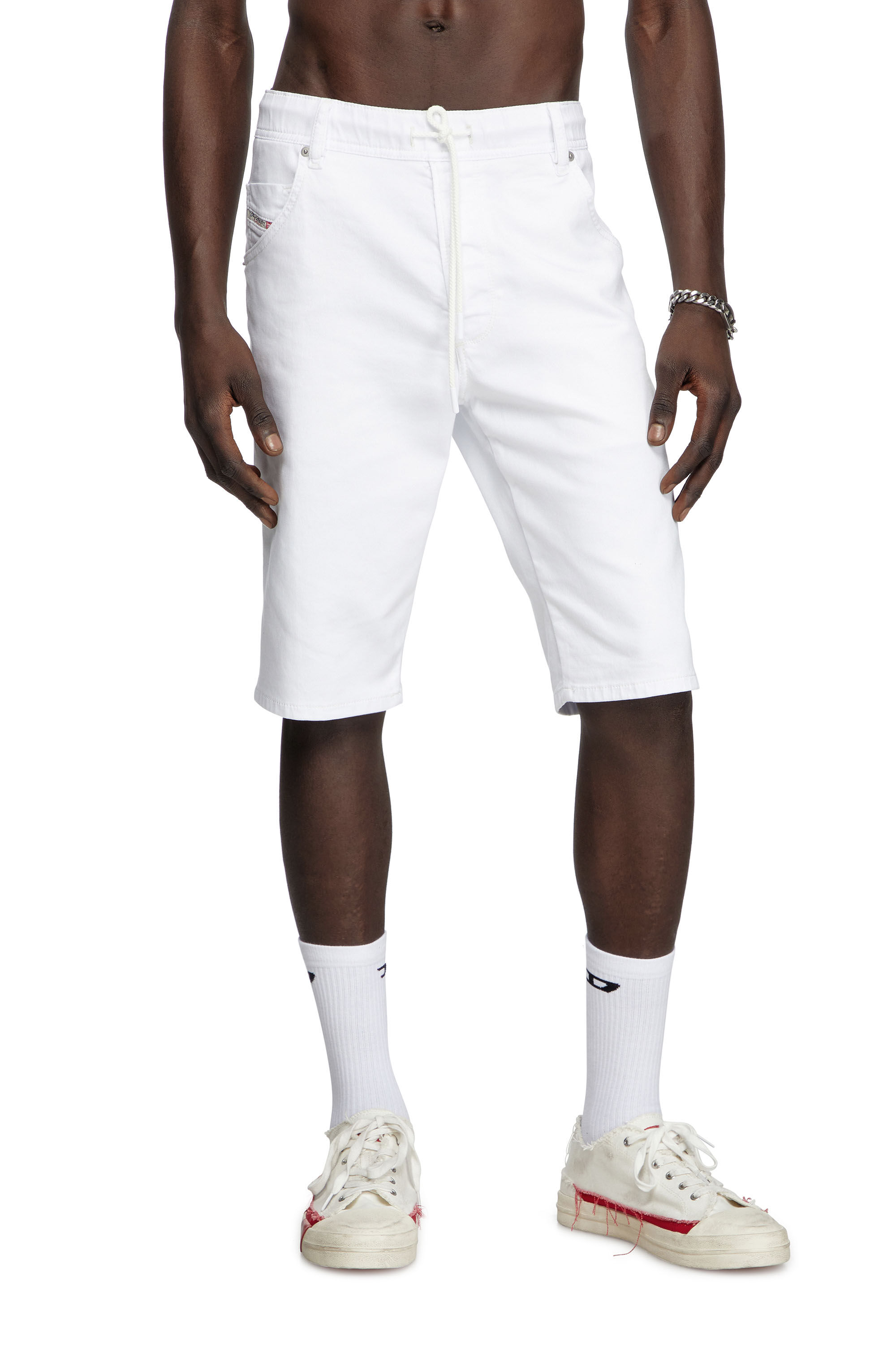 Diesel - D-KROOSHORT JOGGJEANS, Pantalones cortos slim fit en tejido JoggJeans® de color liso Hombre in Blanco - 3