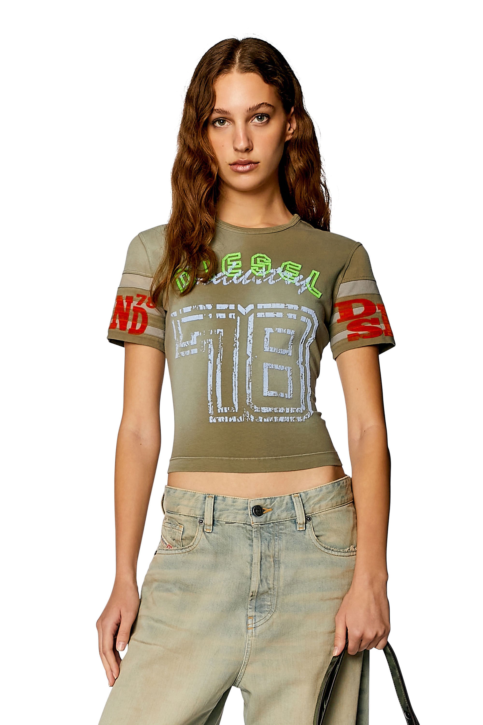 Diesel - T-UNCUSL, Mujer Camiseta de tejido tratado con estampados en relieve in Marrón - Image 3