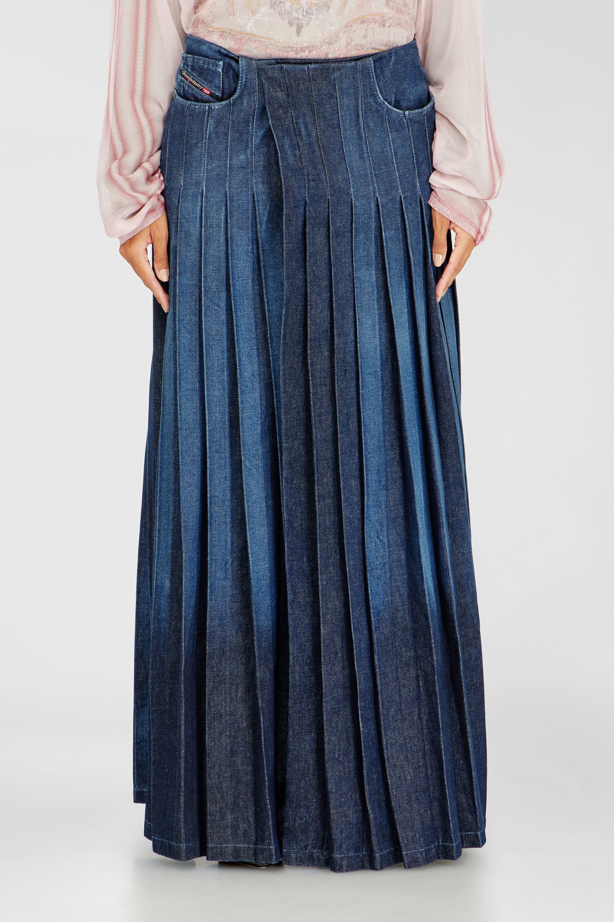 Diesel - D-QUILTY-FSJ1, Falda larga cruzada de denim plisado Unisex in Azul marino - 5
