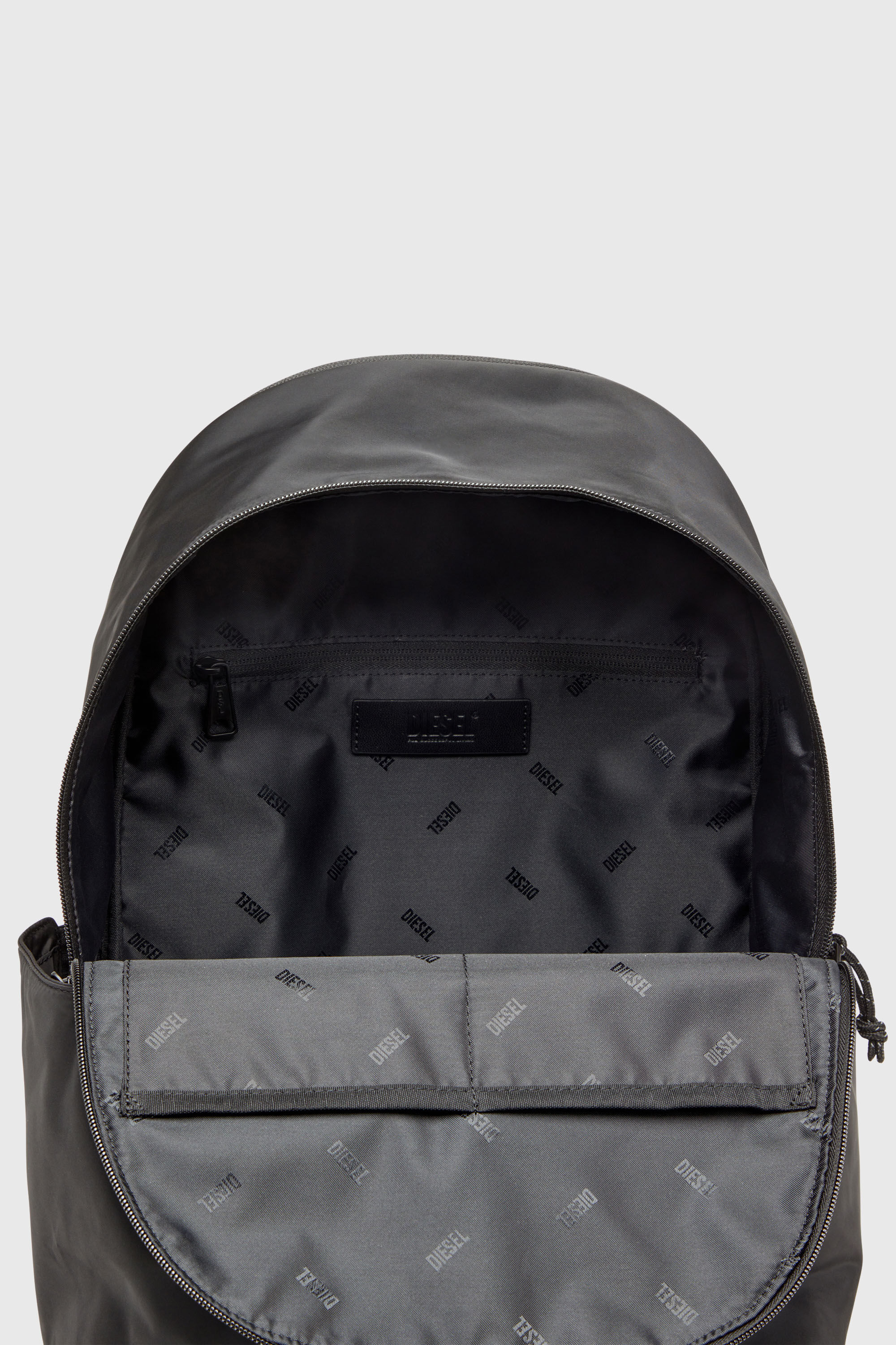 Diesel - D-PACK BACKPACK X, D-Pack-Mochila de tejido con un toque de sat&eacute;n Hombre in Negro - 4