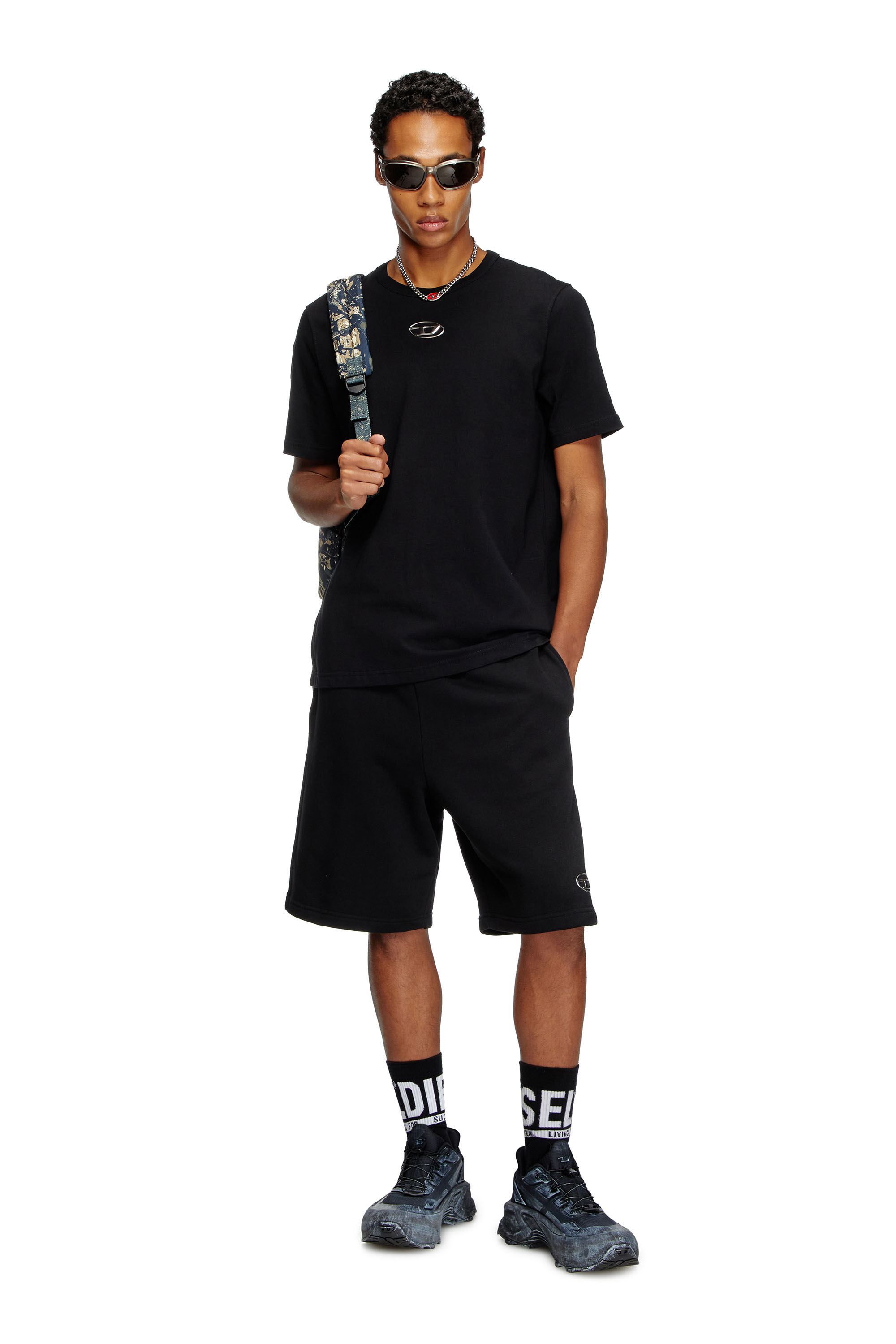 Diesel - P-MARSHY-OD, Pantalones cortos deportivos con logotipo Oval D plateado Hombre in Negro - 1