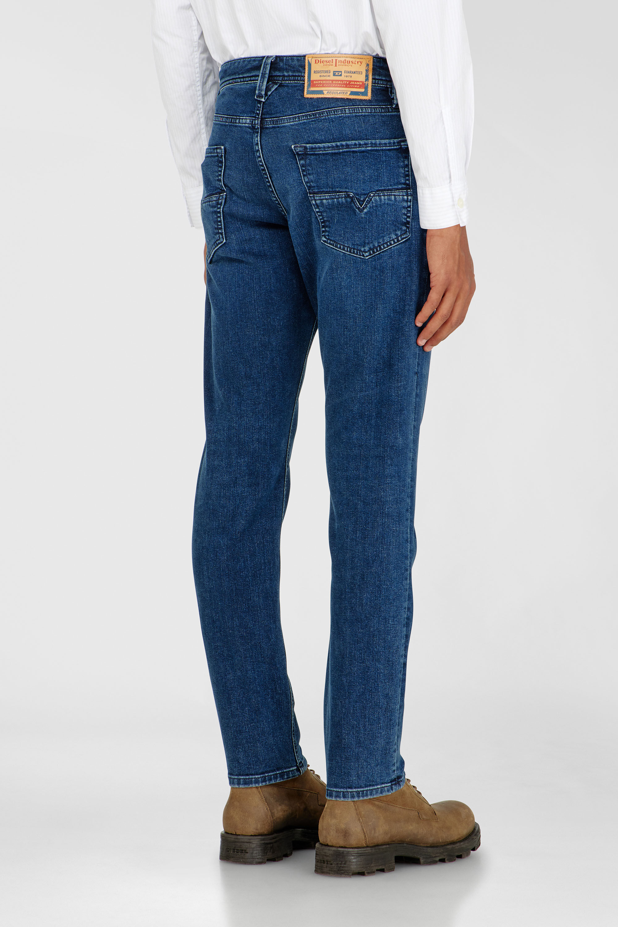 Diesel - Regular Jeans 1986 Larkee-Beex 0BEDA Hombre, Azul Oscuro - 5