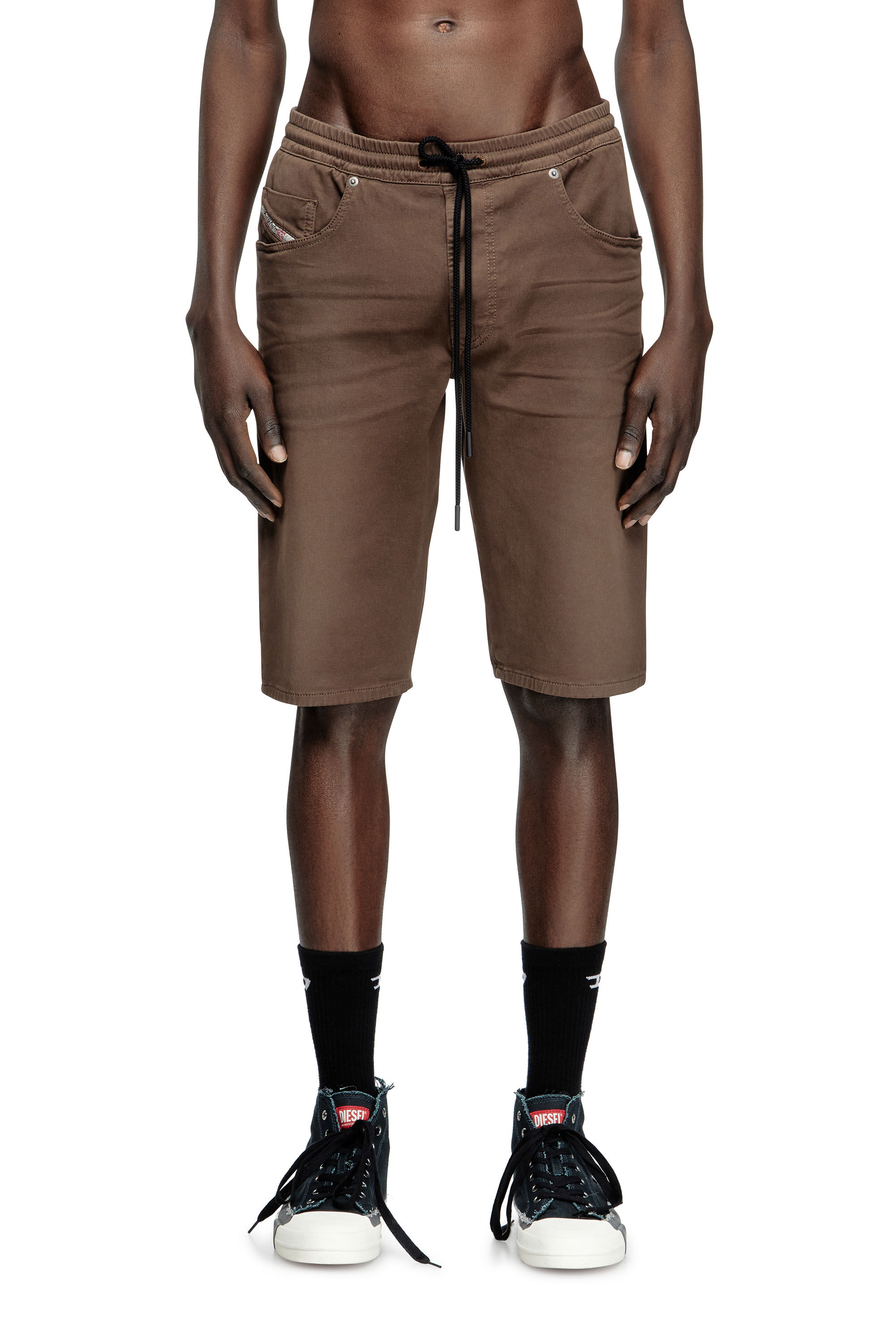 Diesel - 2033 D-KROOLEY-SHORT JOGG, Pantalones cortos chinos en JoggJeans Hombre in Marrón - 3