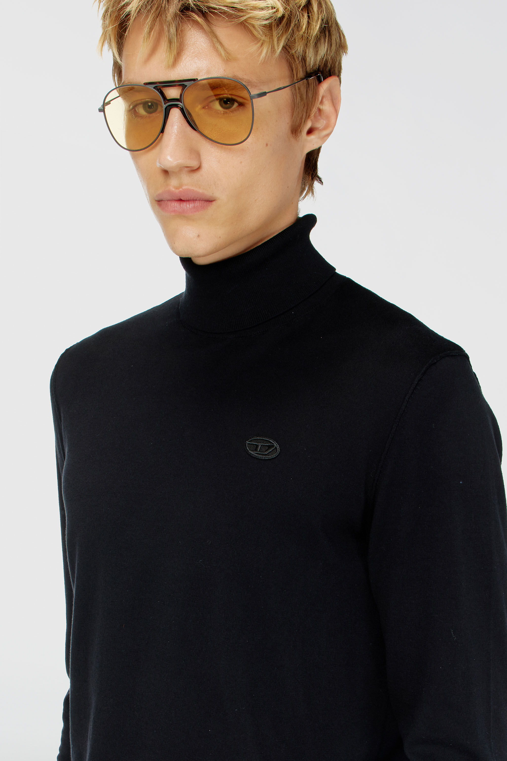 Diesel - K-FREEX-LUP-TAG-T92, Jersey de cuello alto de algod&oacute;n con parche del logotipo Oval D Hombre in Negro - 5