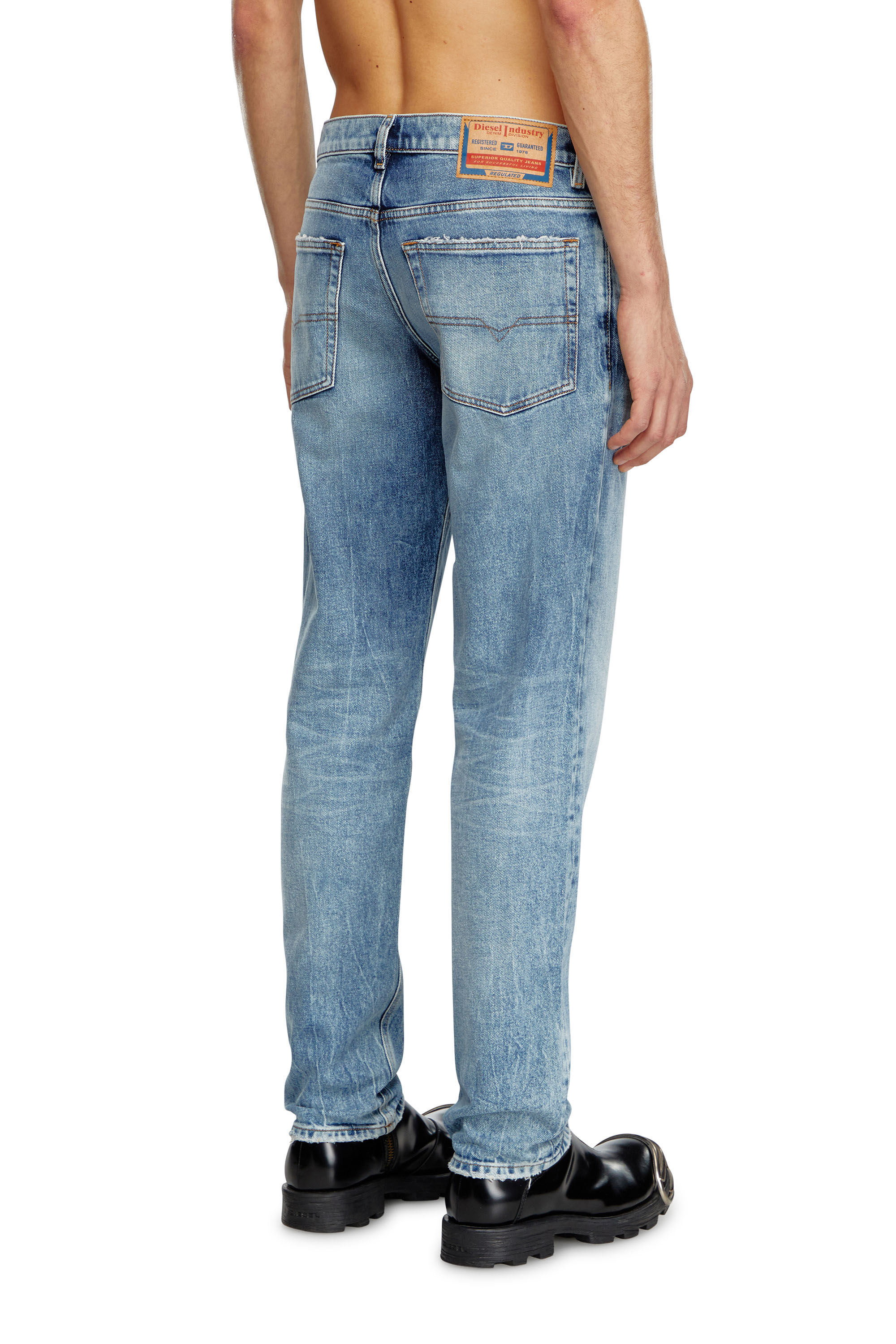 Diesel - Tapered Jeans 2023 D-Finitive 09J54, Hombre Tapered Jeans - 2023 D-Finitive in Azul marino - Image 4