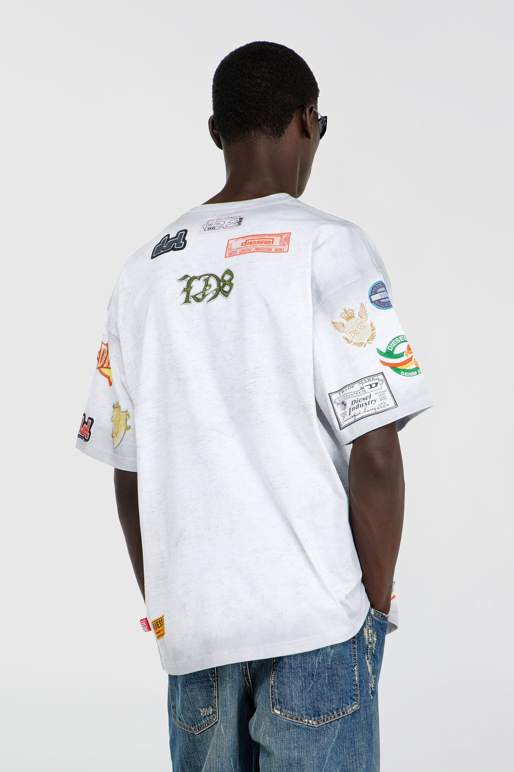 Diesel - T-BOXT-AA6, Camiseta de algod&oacute;n con estampado de parches all-over Hombre in Blanco - 4