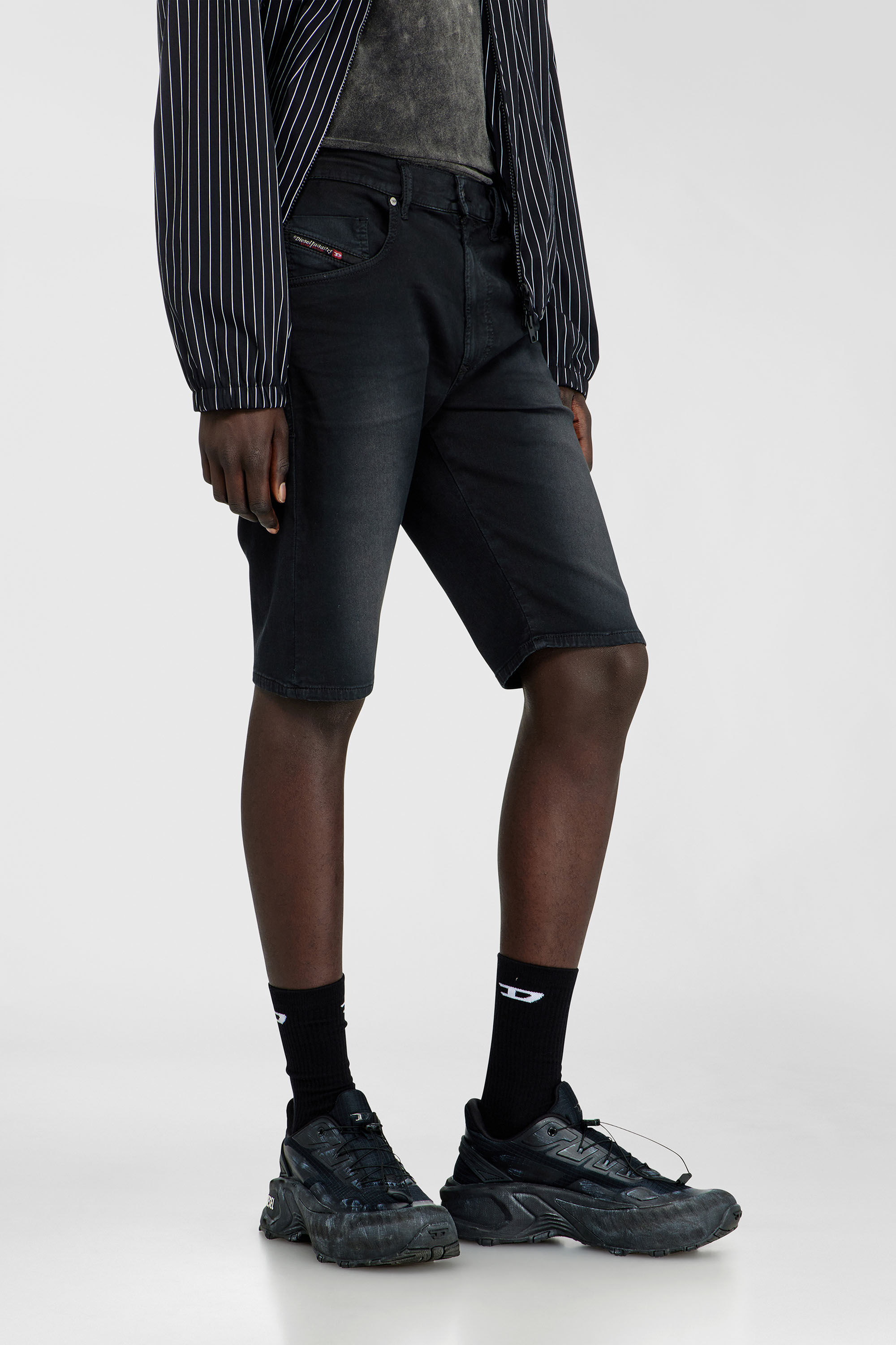 Diesel - 2033 D-KROOLEY-SHORT-BW JOGG, Slim shorts en denim de color Hombre in Negro - 5