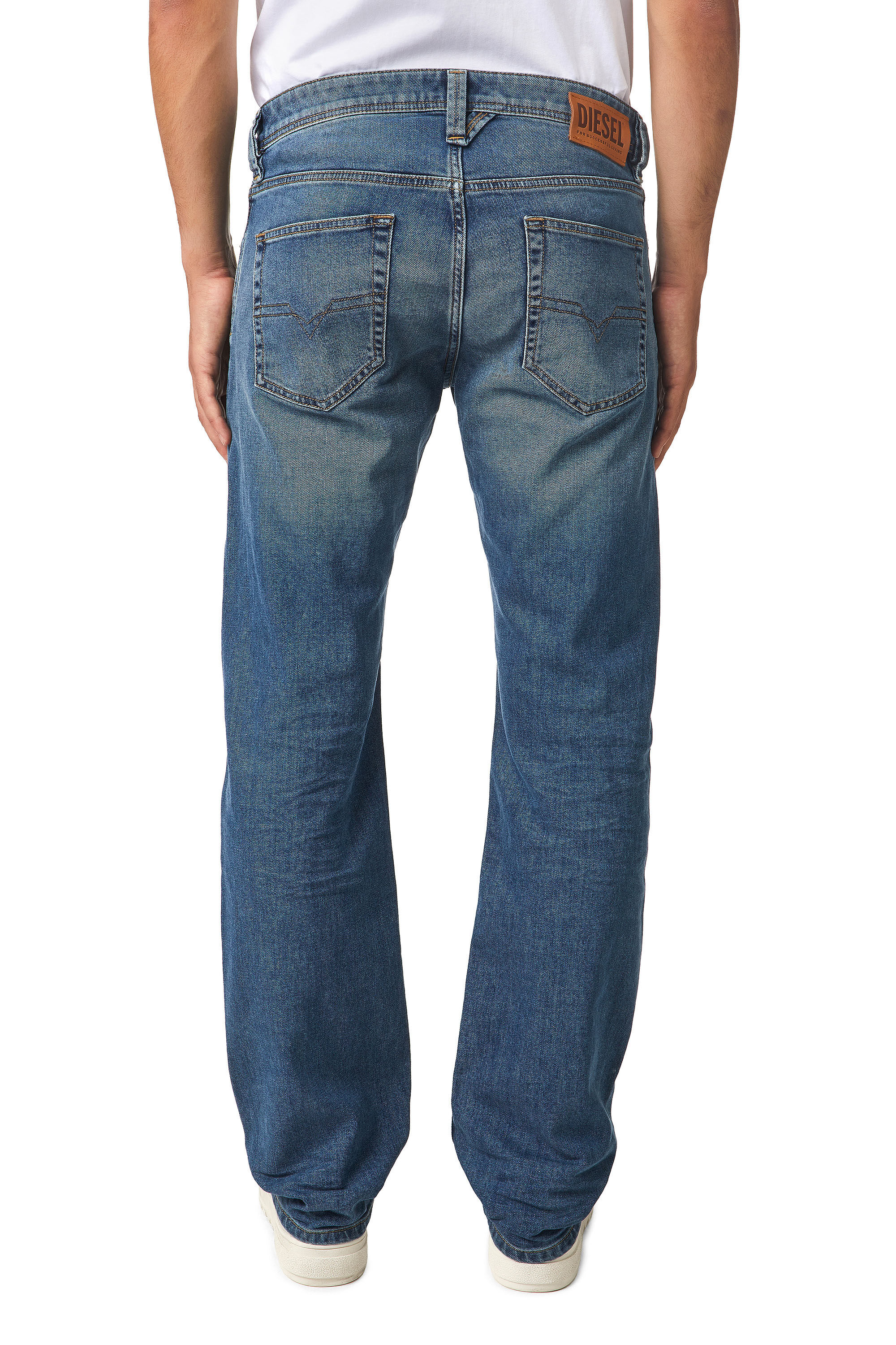 Diesel - Larkee 009EI Straight Jeans, Azul medio - Image 4