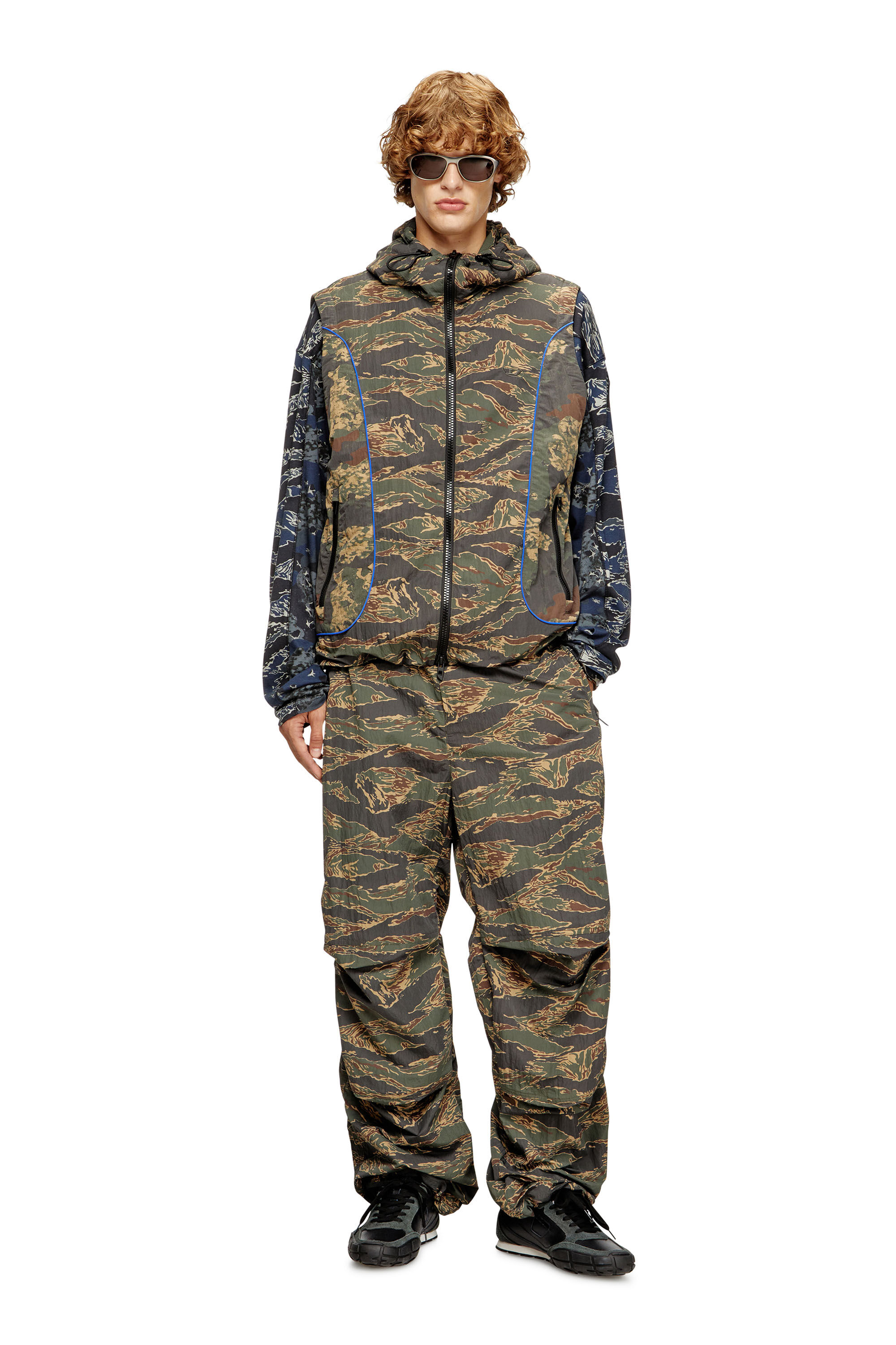 Diesel - P-ANIC, Pantalones cargo de nailon con estampado de camuflaje Hombre in Verde - 1