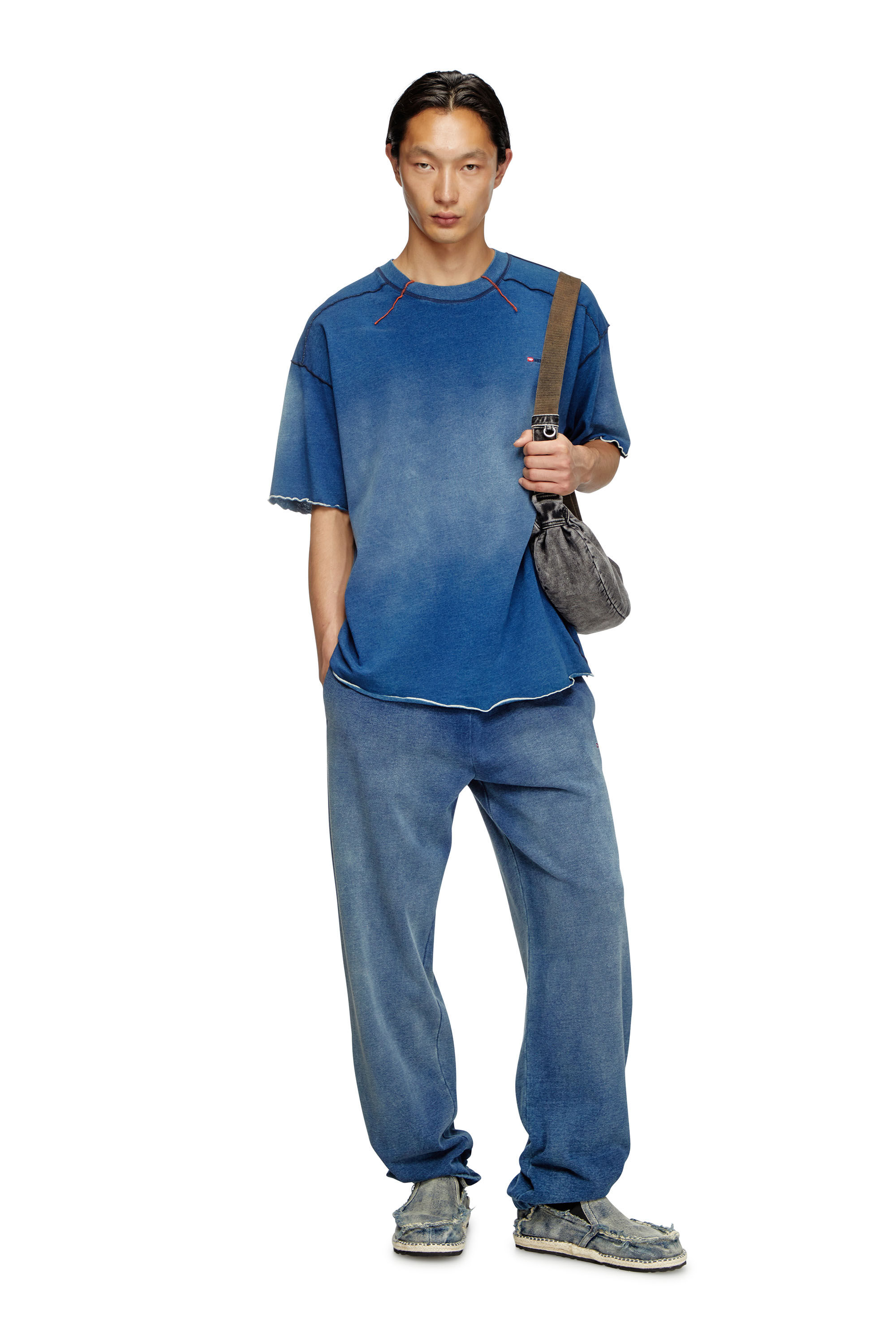 Diesel - T-CRAO-BOXT, Camiseta desteñida con logotipo pequeño Hombre in Azul marino - 1