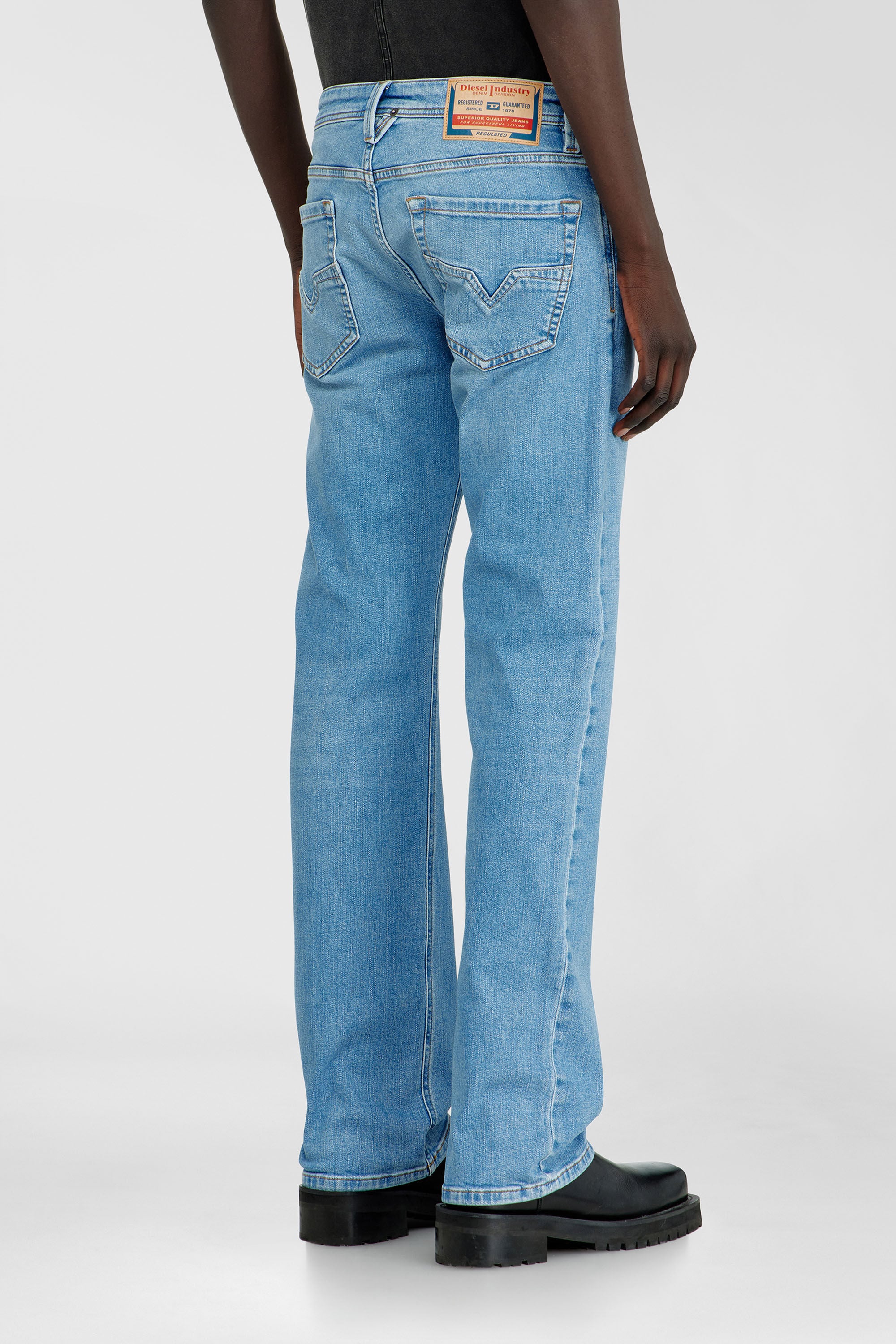 Diesel - Regular Jeans 1985 Larkee 0HDBJ Hombre, Azul Claro - 5