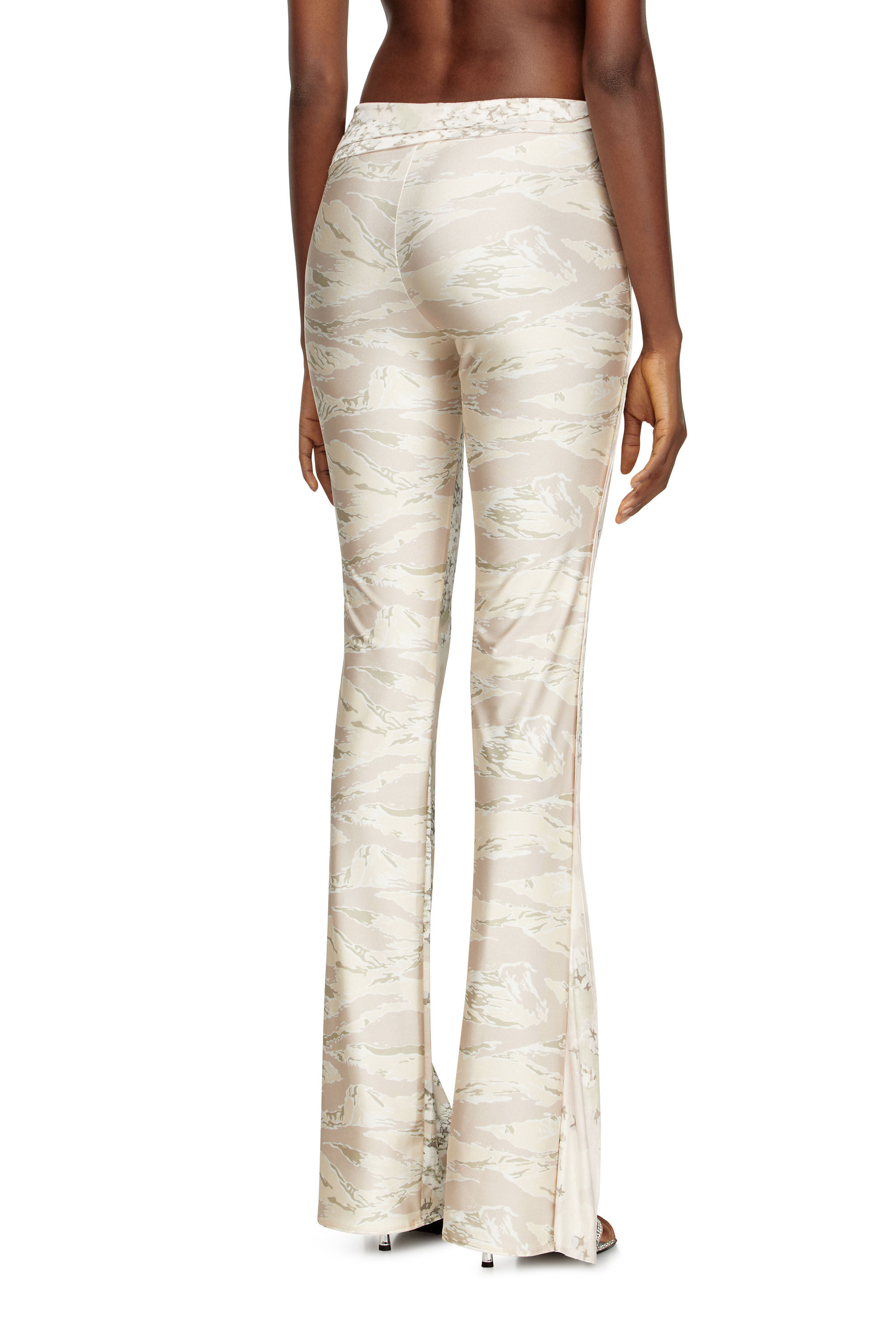 Diesel - P-AFFAL, Pantalones Jazz con mezcla de estampados de camuflaje Mujer in Beige - 4