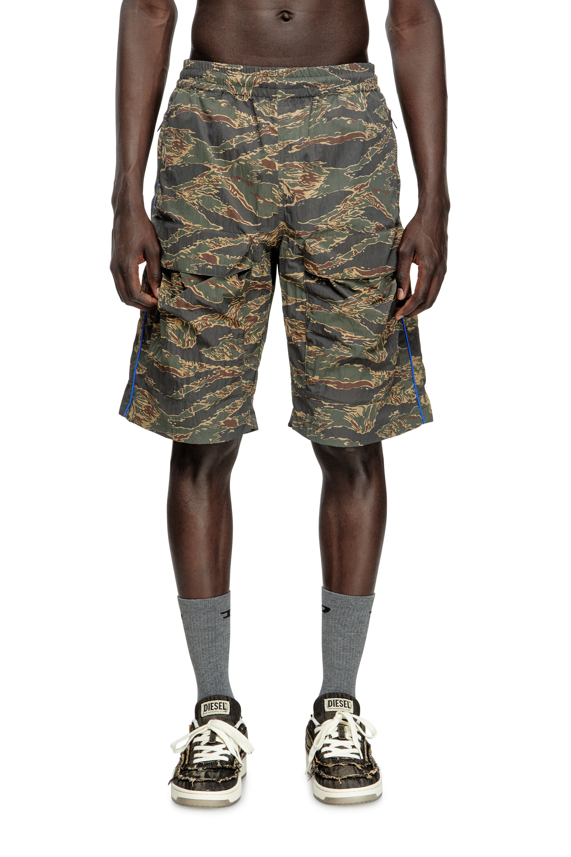 Diesel - P-RAMOS-SHORT-EPBW, Pantalones cortos cargo con mezcla de estampados de camuflaje Hombre in Verde - 3