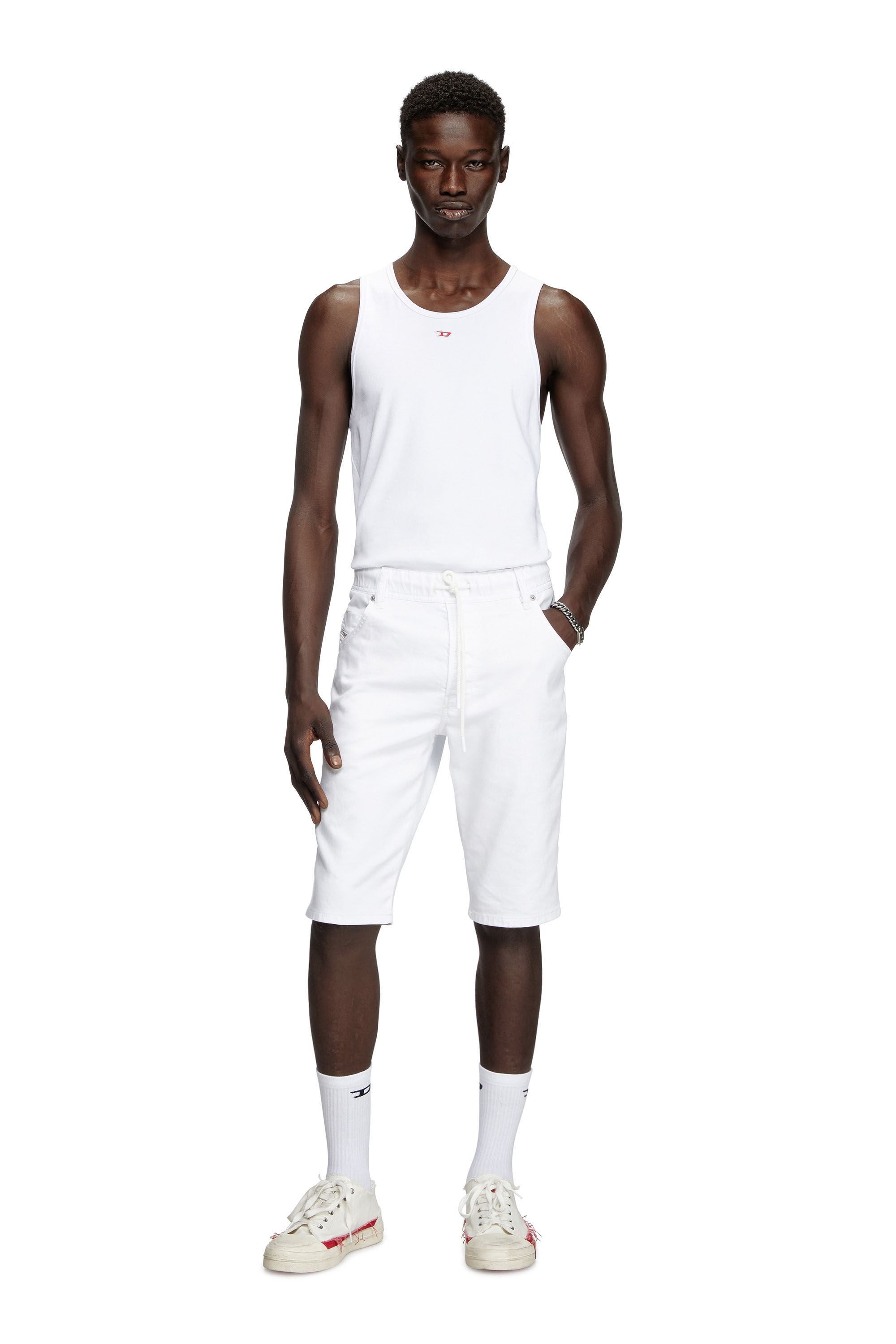 Diesel - D-KROOSHORT JOGGJEANS, Pantalones cortos slim fit en tejido JoggJeans® de color liso Hombre in Blanco - 1