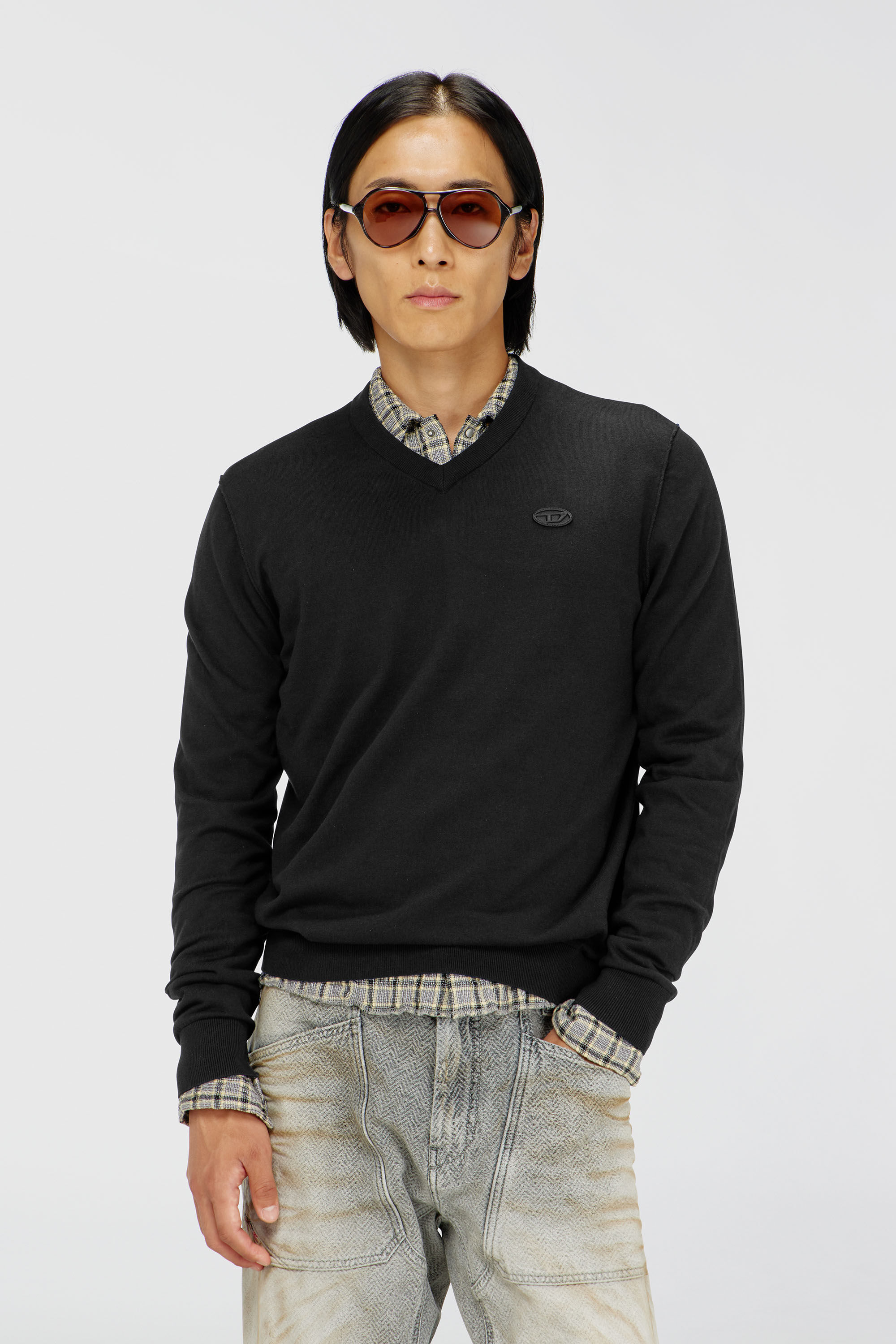 Diesel - K-FREEX-VNECK-TAG-T92, Jersey de algod&oacute;n con cuello de pico y logotipo Oval D tono sobre tono Hombre in Negro - 3