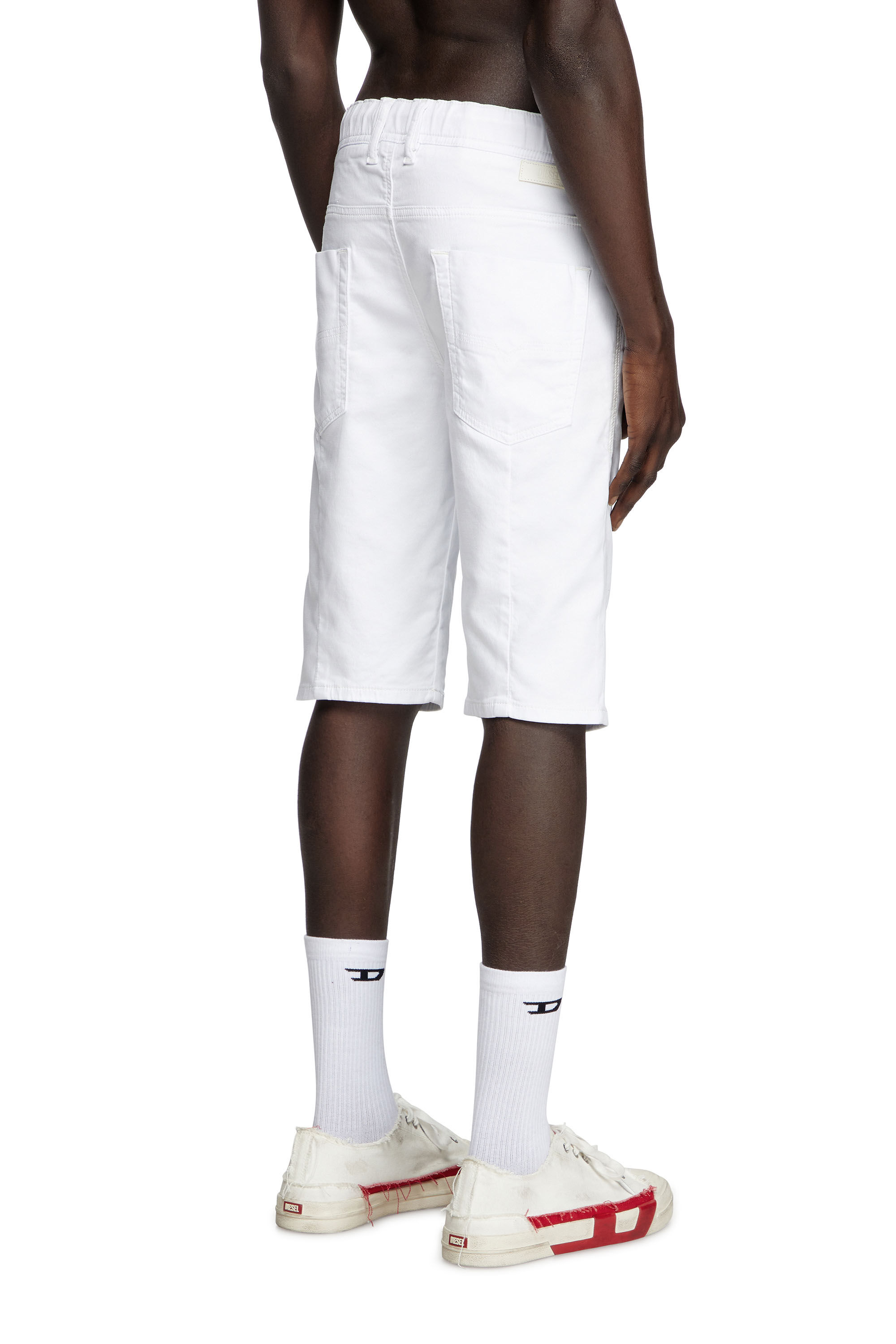 Diesel - D-KROOSHORT JOGGJEANS, Pantalones cortos slim fit en tejido JoggJeans® de color liso Hombre in Blanco - 4