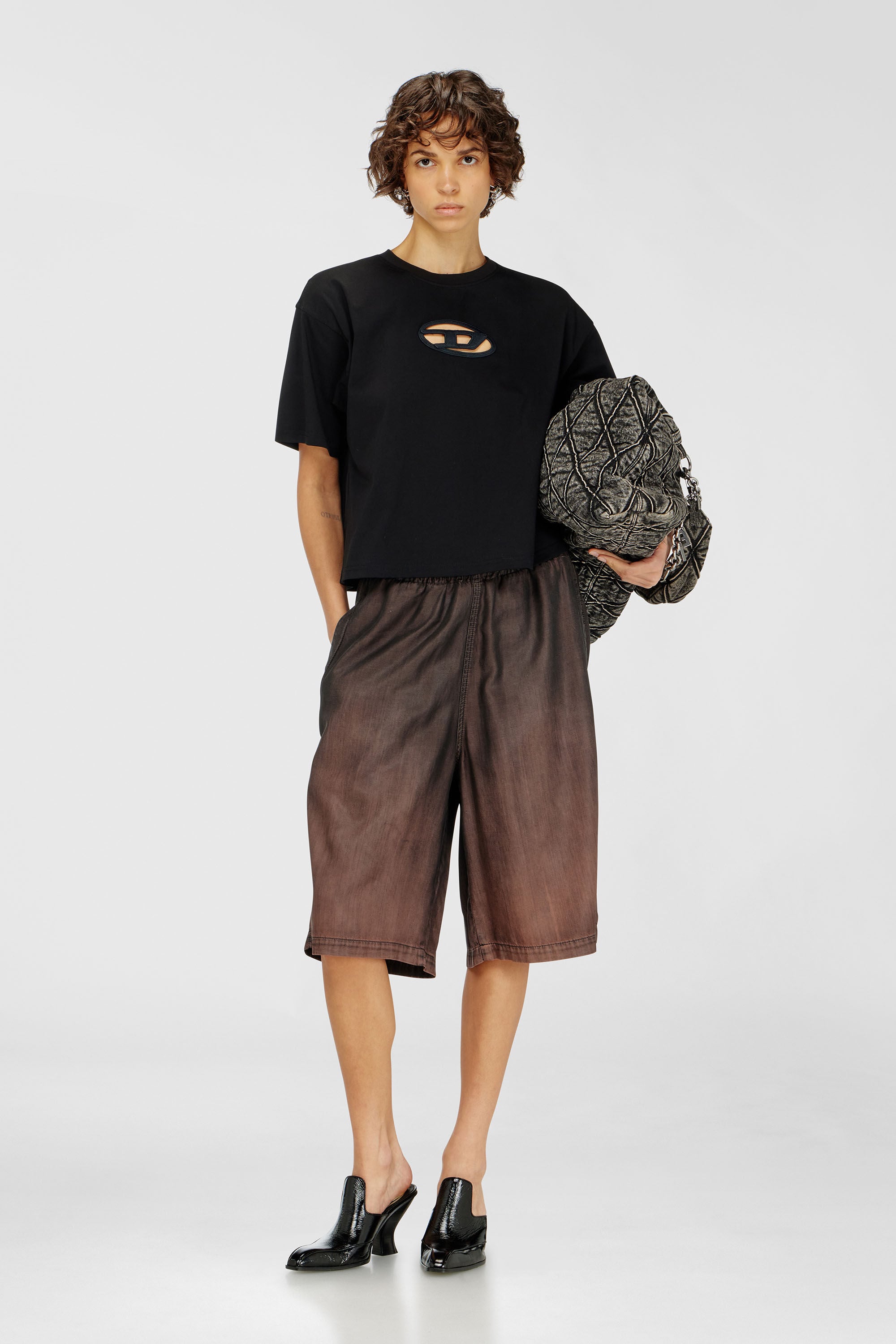 Diesel - T-BUXT-CROP-OD, Camiseta cuadrada con logotipo Oval D recortado Mujer in Negro - 1