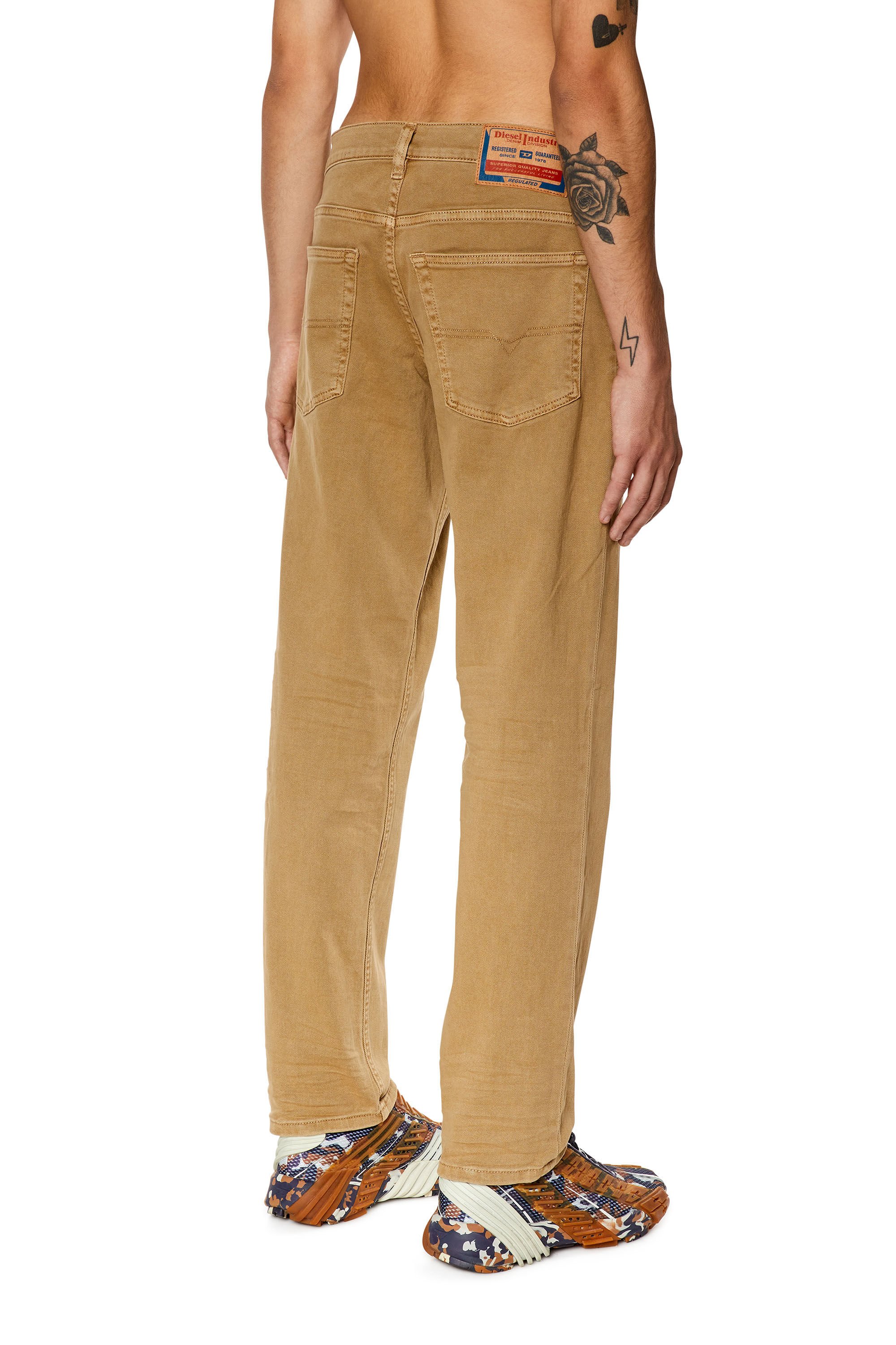 Diesel - Tapered Jeans 2023 D-Finitive 0QWTY, Marrón Claro - Image 4