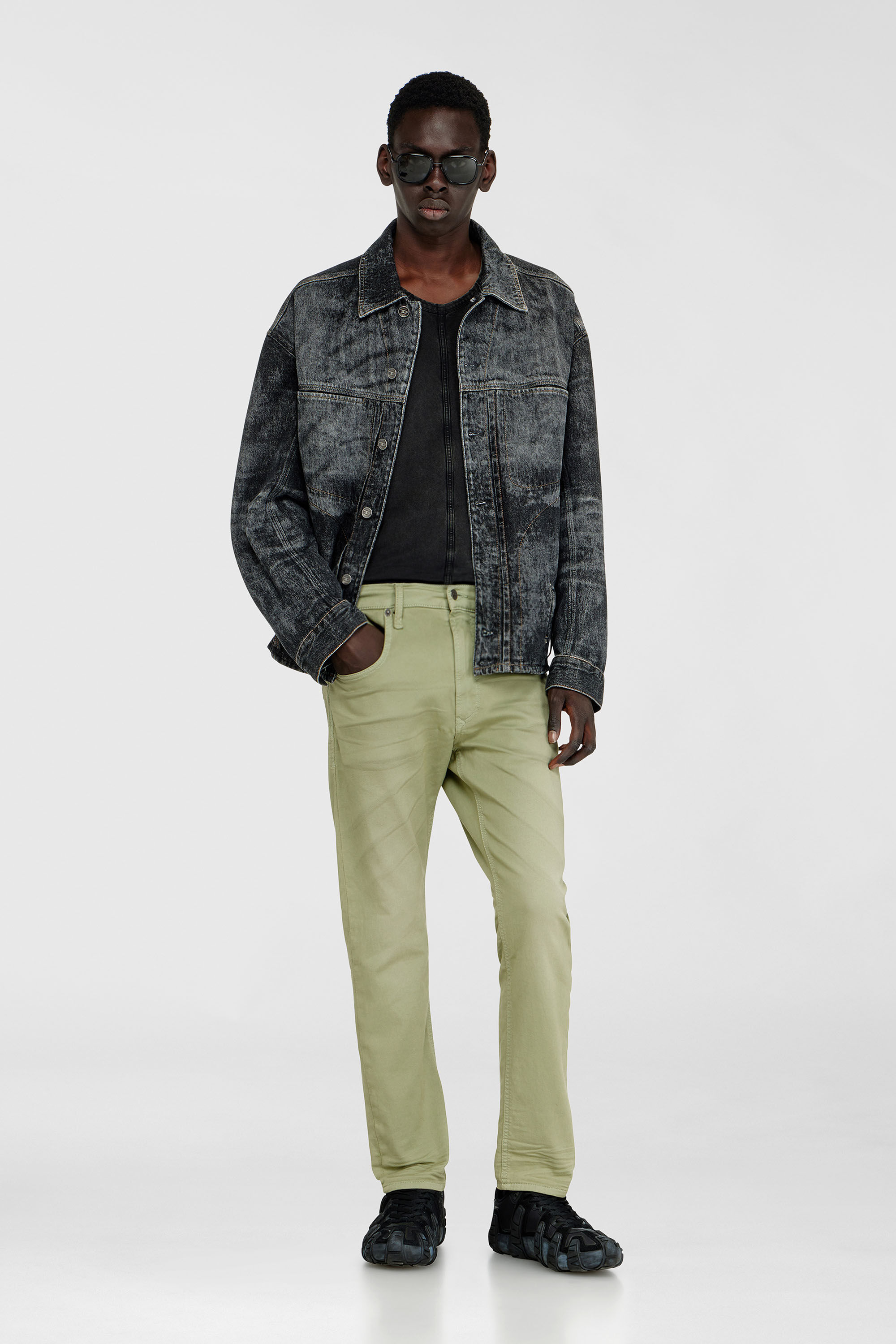Diesel - Regular 2032 D-Krooley-BW Joggjeans&reg; 0670M Hombre, Verde Oliva - 1