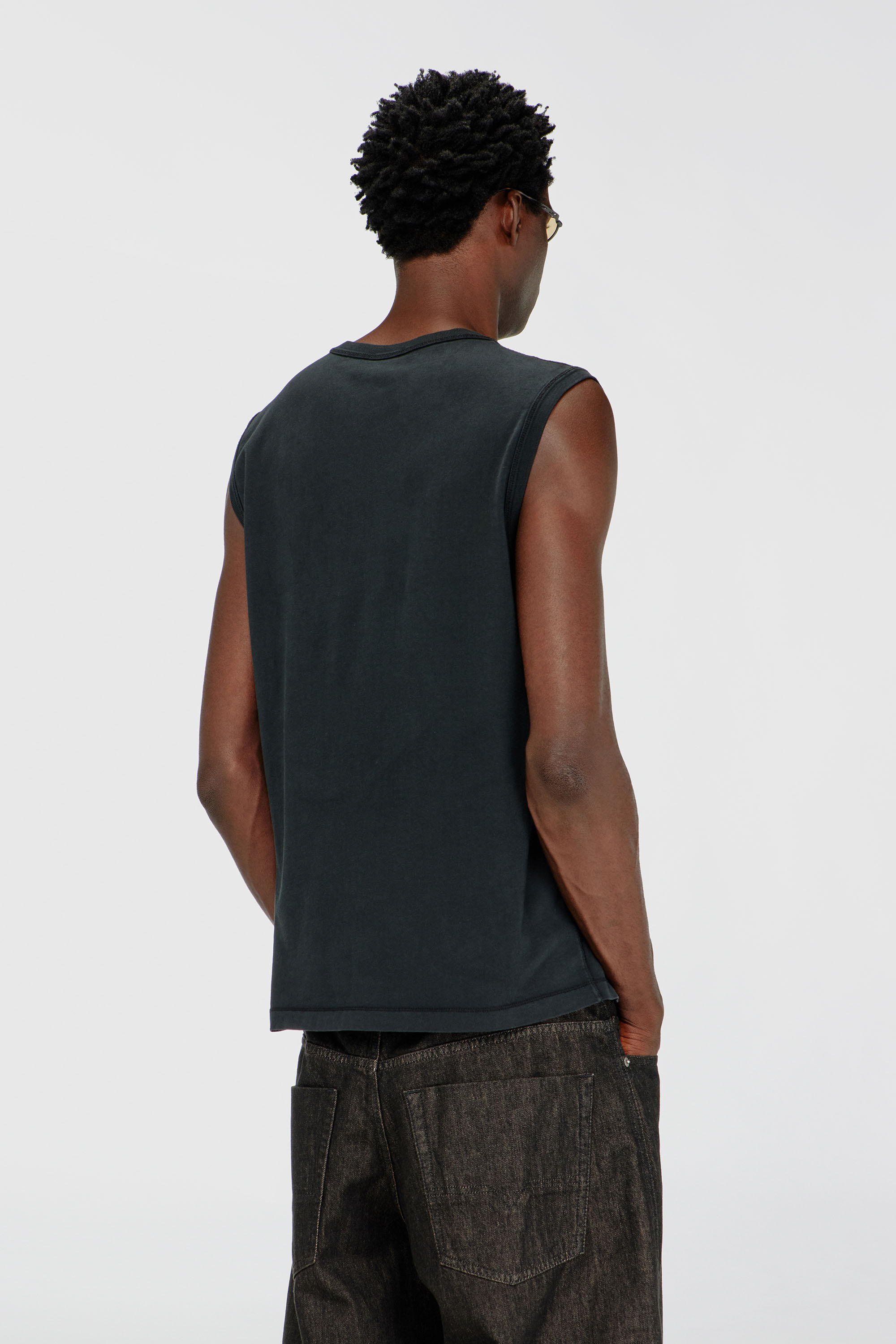 Diesel - T-BISCO-IOD, Camiseta de tirantes de algod&oacute;n sin mangas con Oval D met&aacute;lico Hombre in Negro - 4