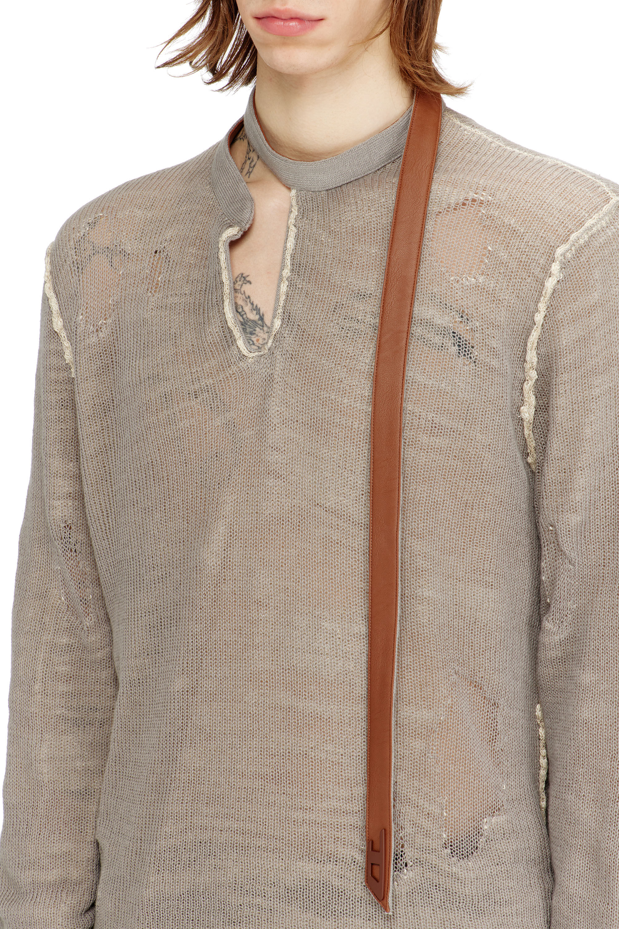 Diesel - K-DAIANERIS, Jersey desgastado con correa de cuello estilo biker Hombre in Marr&oacute;n - 5