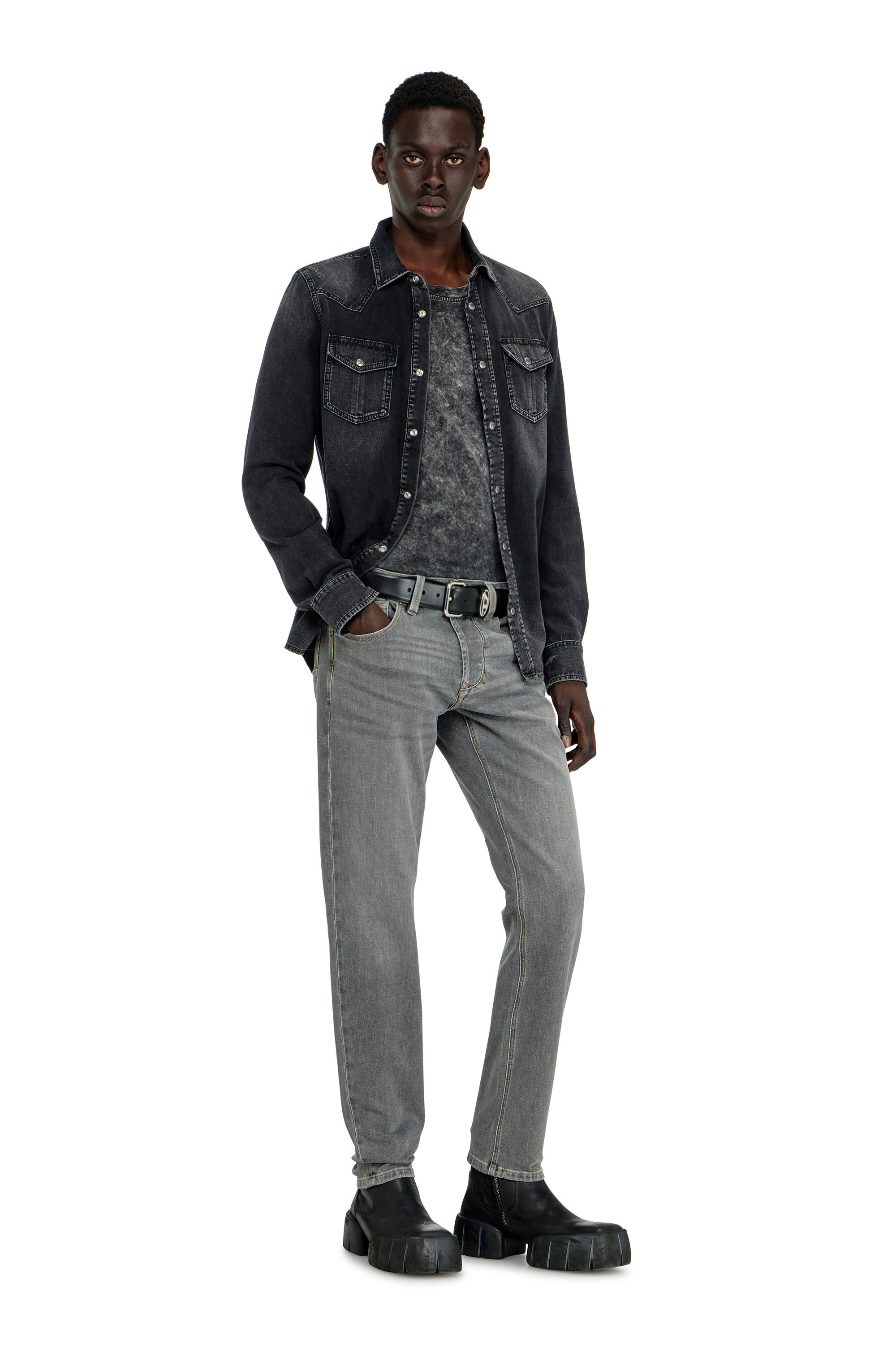Diesel - Regular Jeans 1986 Larkee-Beex 0KBBI Hombre, Gris - 1