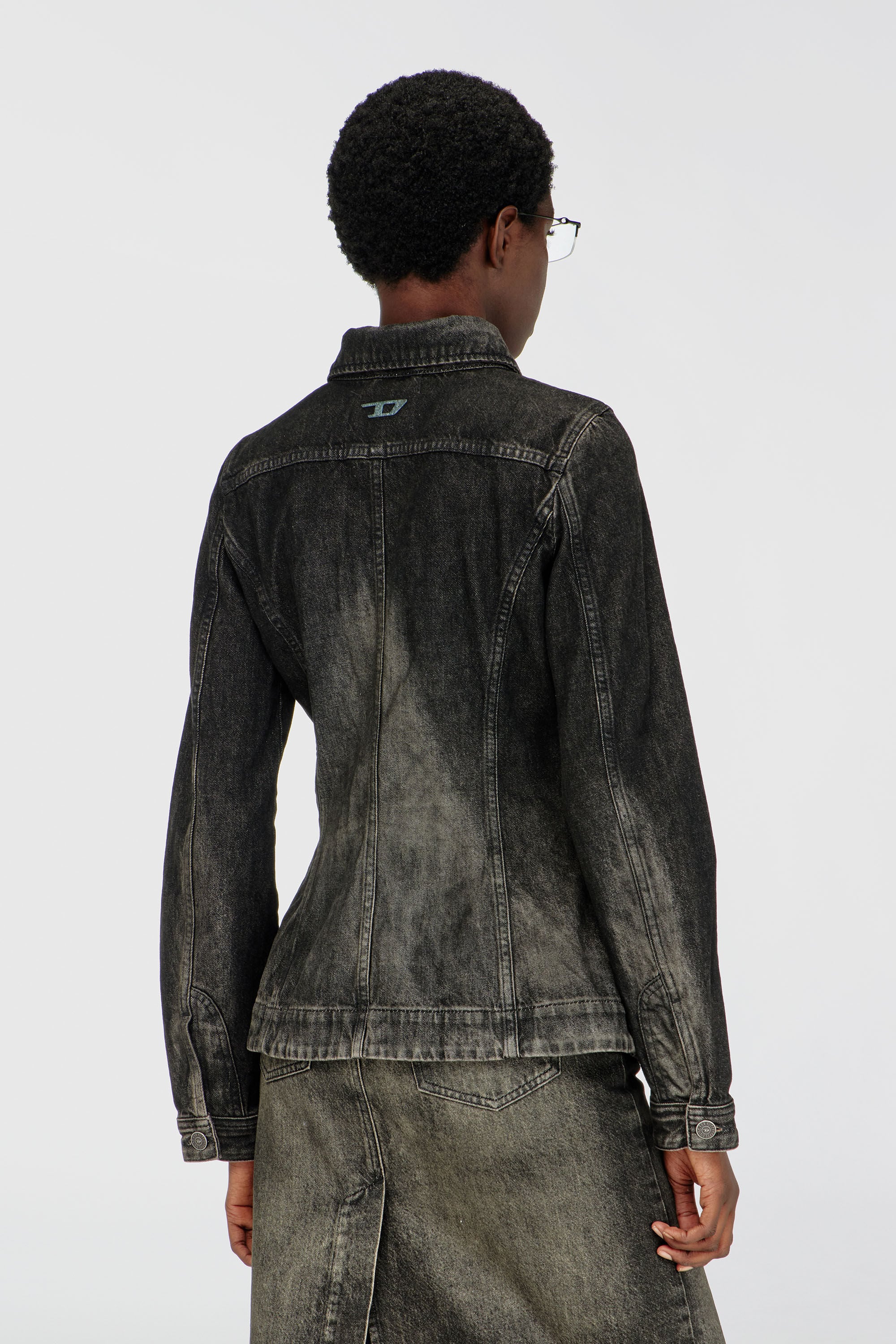 Diesel - DE-KATERIN-FSJ, Chaqueta trucker entallada de denim efecto sucio Mujer in Negro - 4