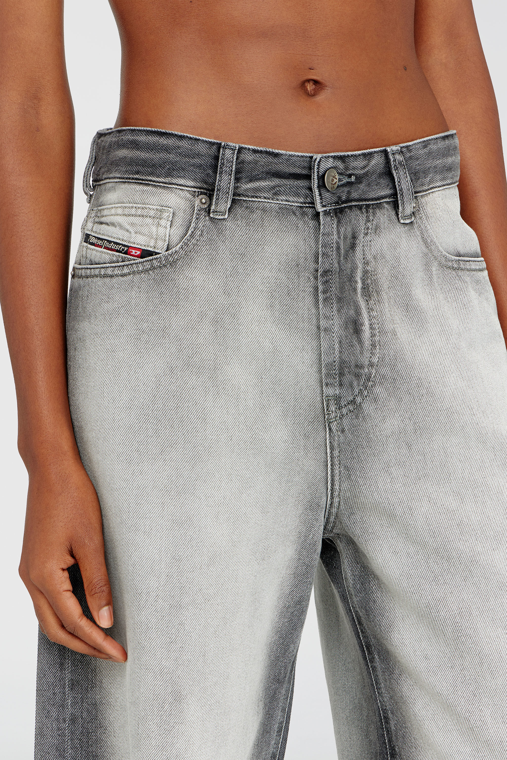 Diesel - DE-SIRE-SHORT-FSI, Pantalones cortos en denim lavado oscuro suave Mujer in Gris - 5