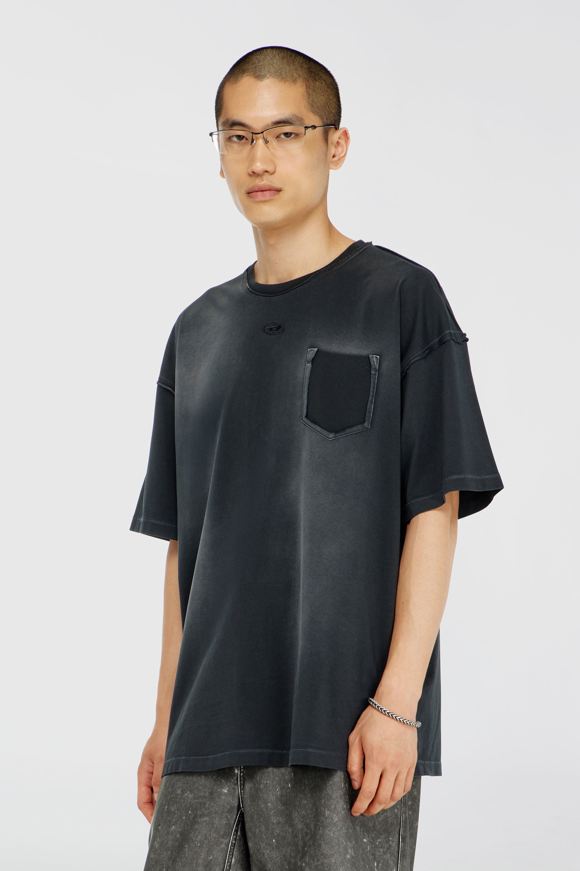 Diesel - T-POCK, Camiseta deslavada con bolsillo roto Hombre in Negro - 3