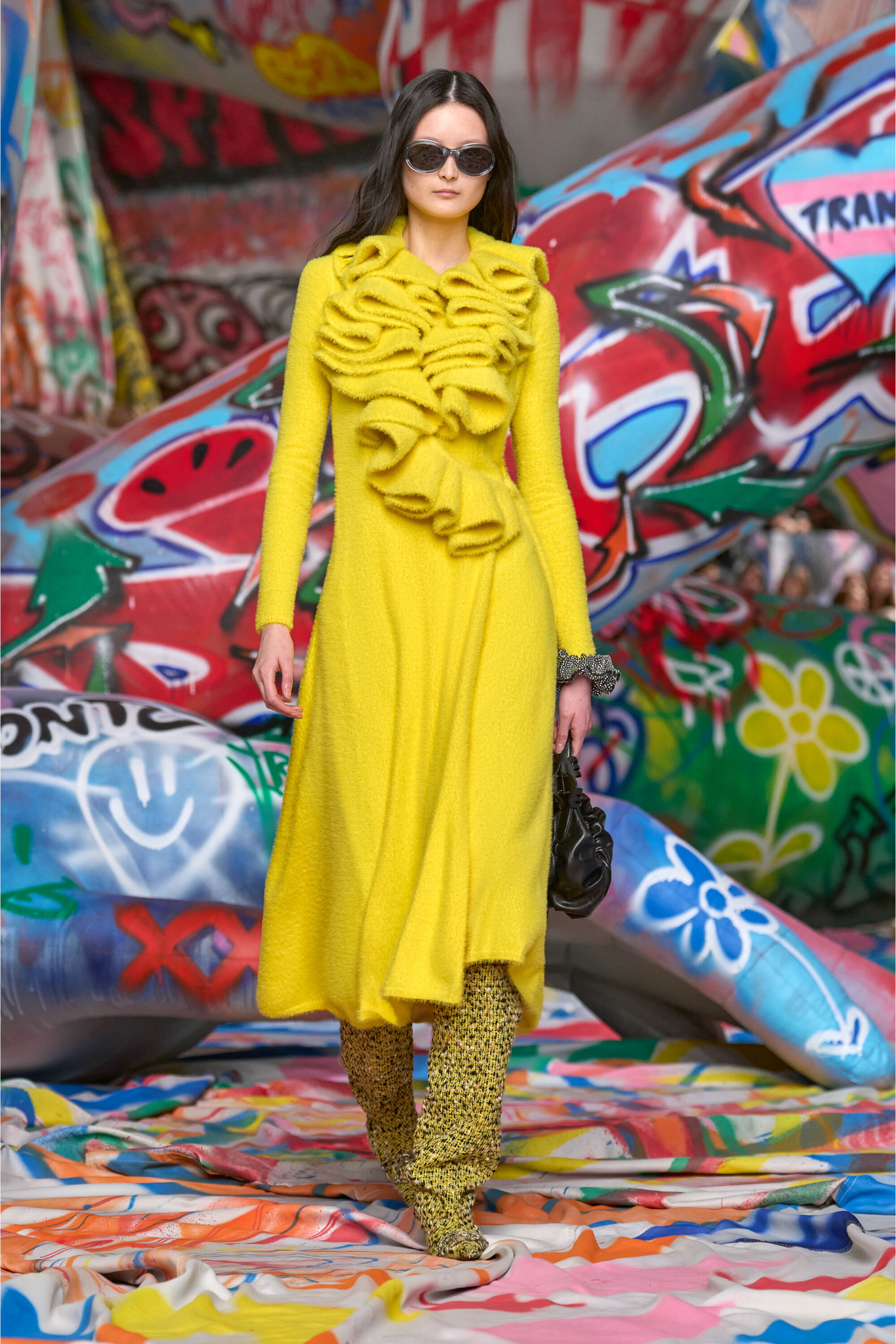 Diesel - M-INGELINA, Vestido midi esponjoso con cuello ondulado Mujer in Amarillo - 6