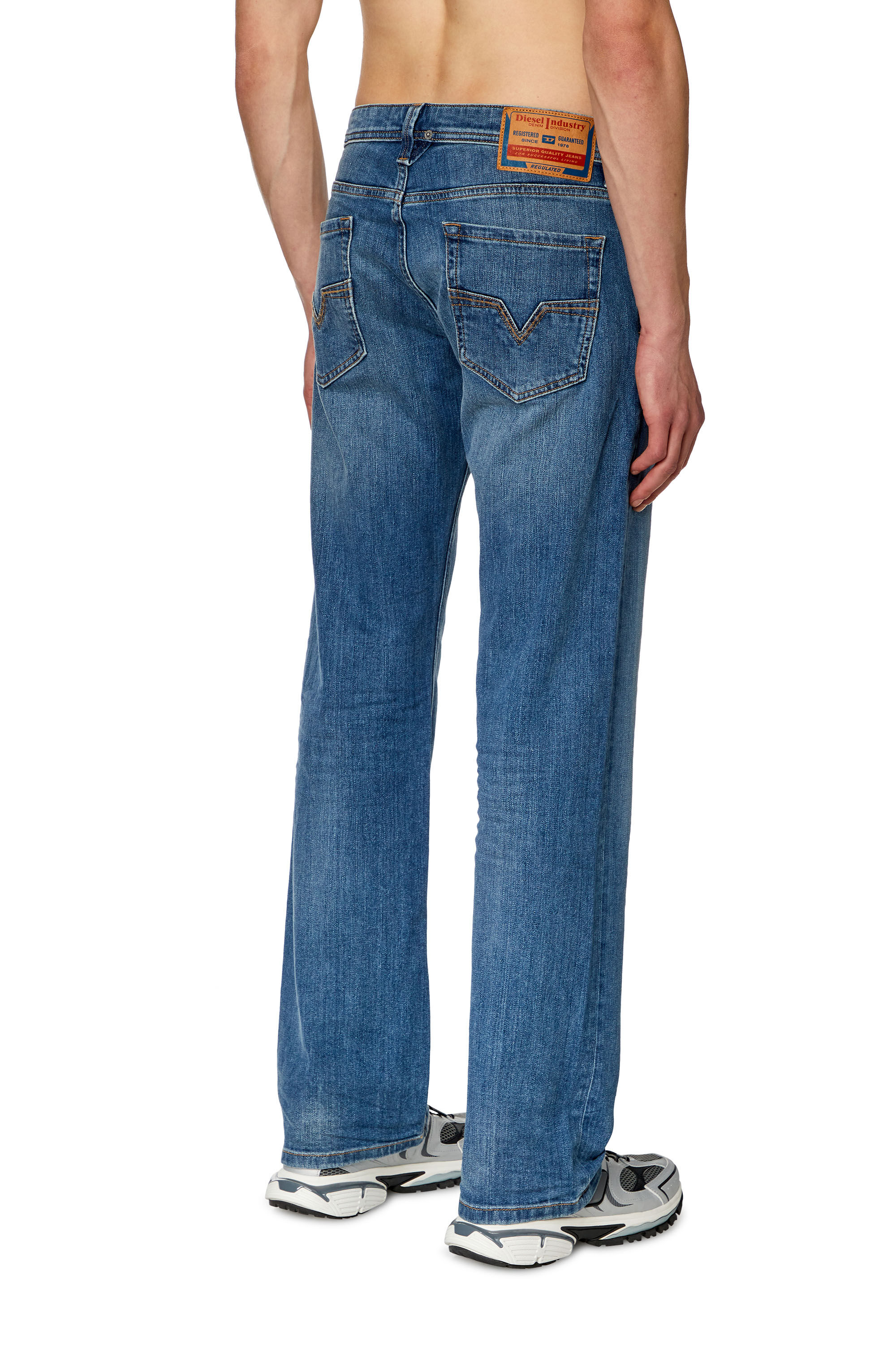 Diesel - Hombre Straight Jeans 1985 Larkee 0KIAL, Azul Claro - Image 3