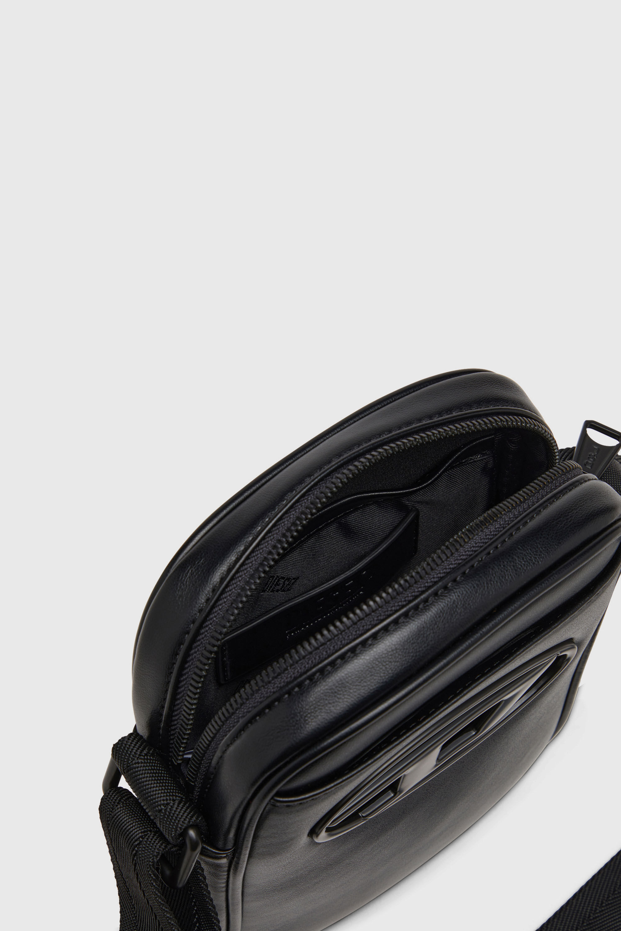 Diesel - HOLI-D CROSSBODY, Holi-D-Bandolera de poliuretano y neopreno Hombre in Negro - 3