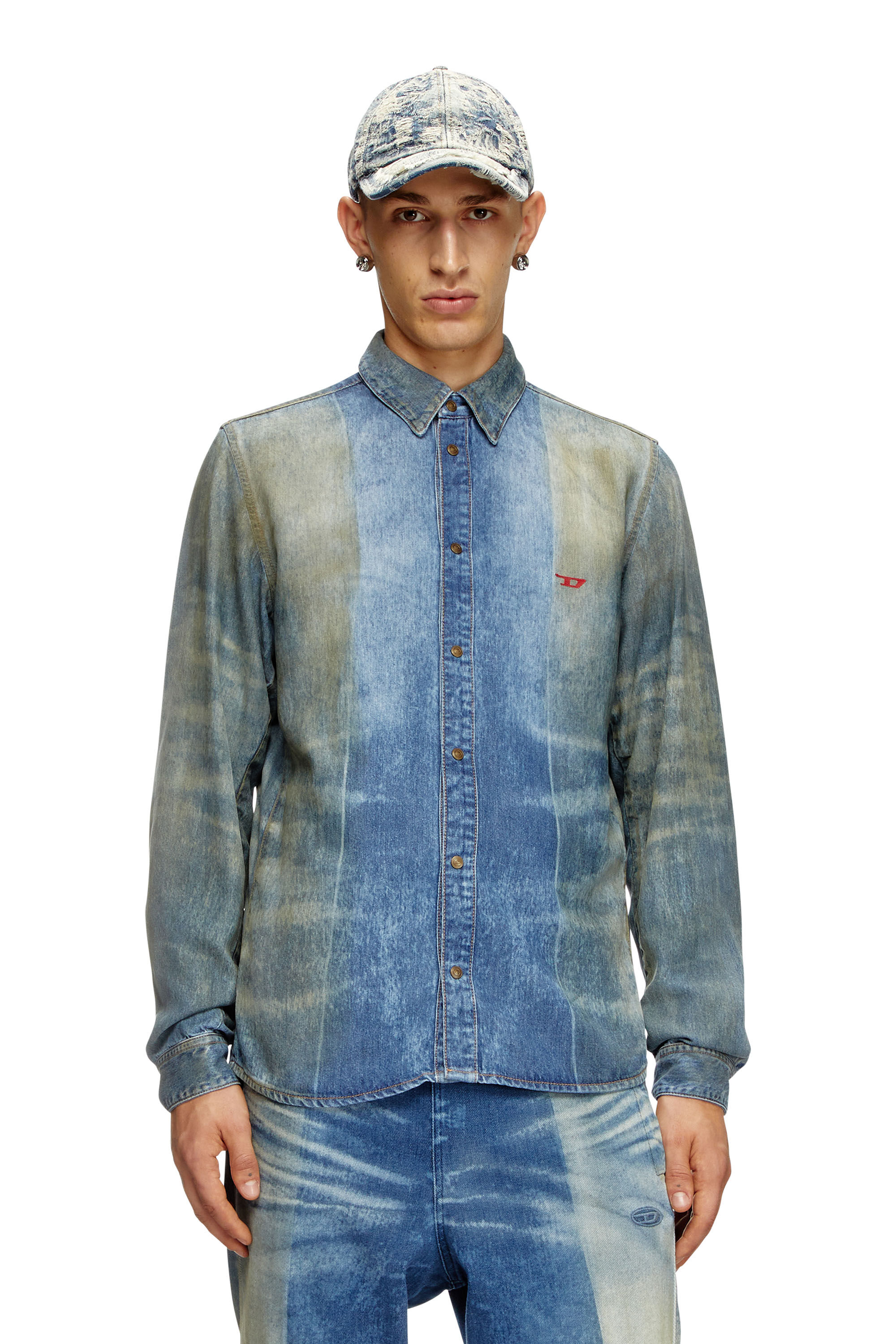 Diesel - D-FITTY-FSF, Camisa de denim con pliegues solarizados Hombre in Azul marino - 3