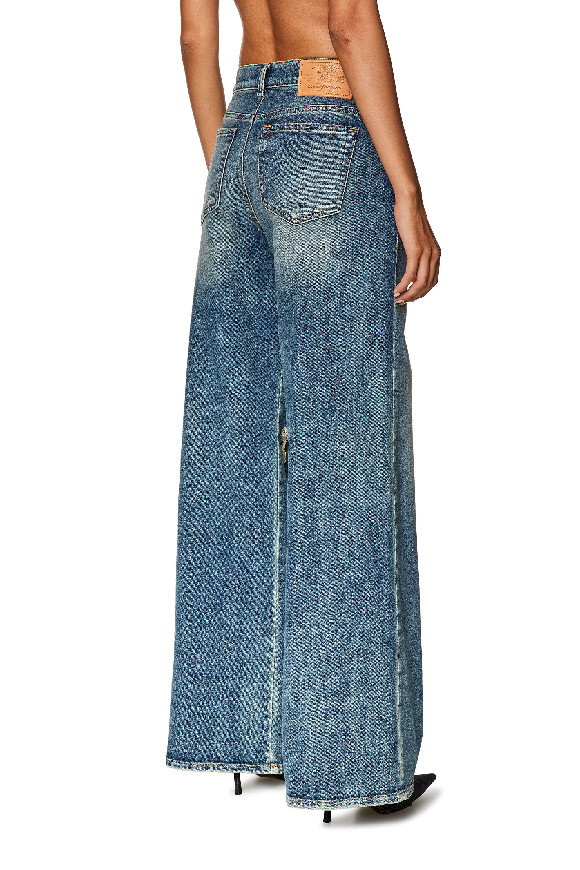 Diesel - Bootcut and Flare Jeans 1978 D-Akemi 007M5, Azul medio - Image 4