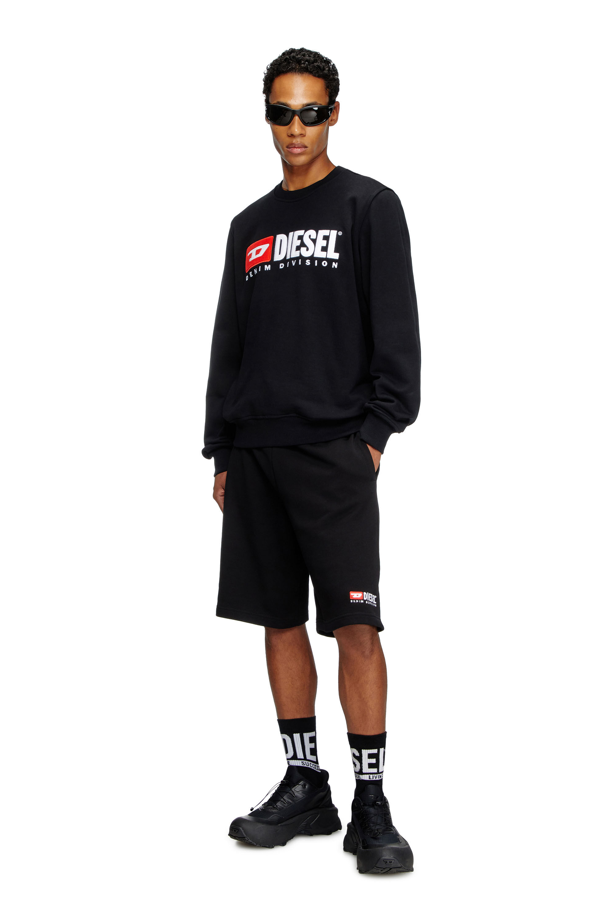 Diesel - P-CROWN-DIV, Pantalones cortos deportivos con logotipo bordado Hombre in Negro - 1