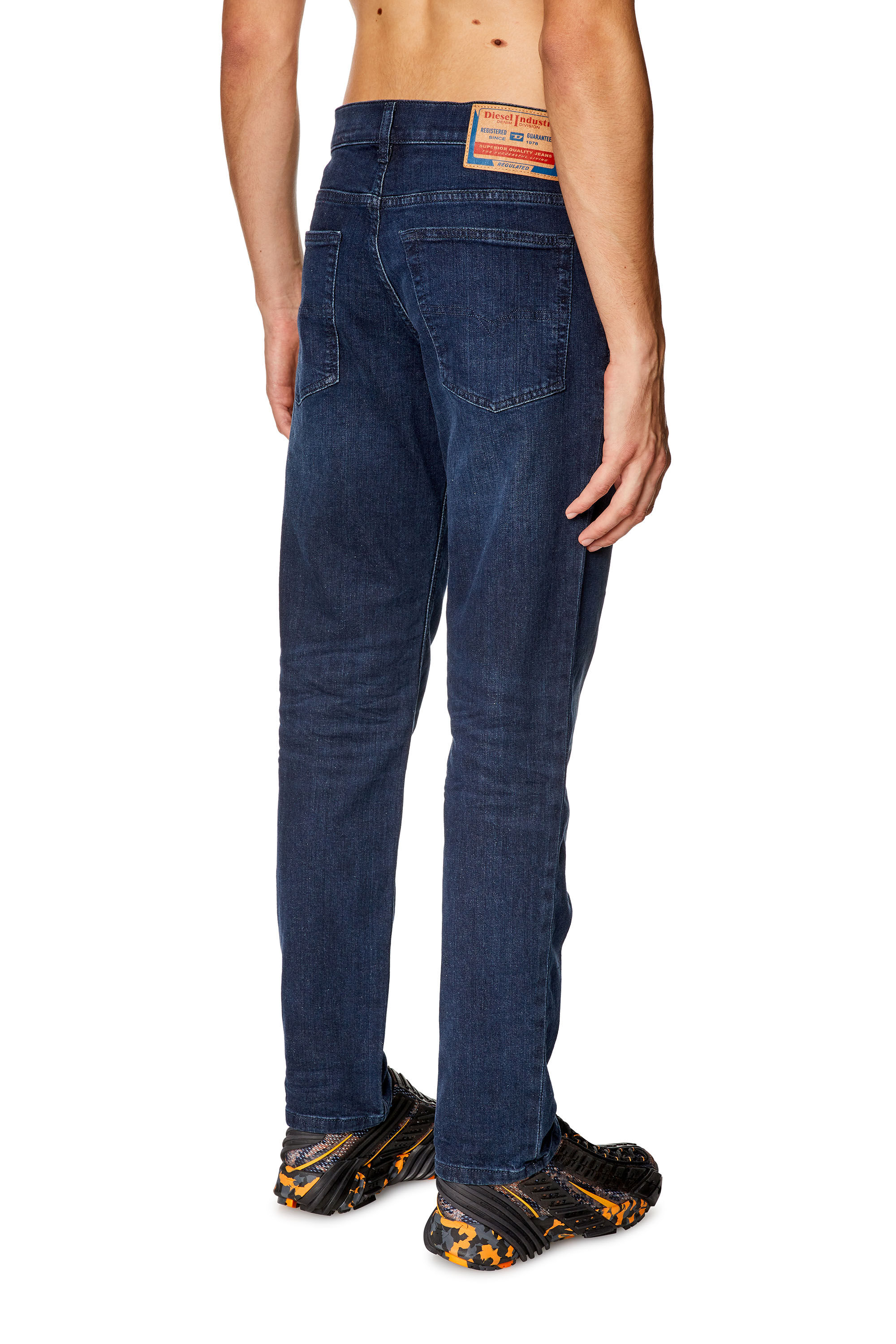 Diesel - Tapered Jeans 2023 D-Finitive 0CNAA, Azul Oscuro - Image 4