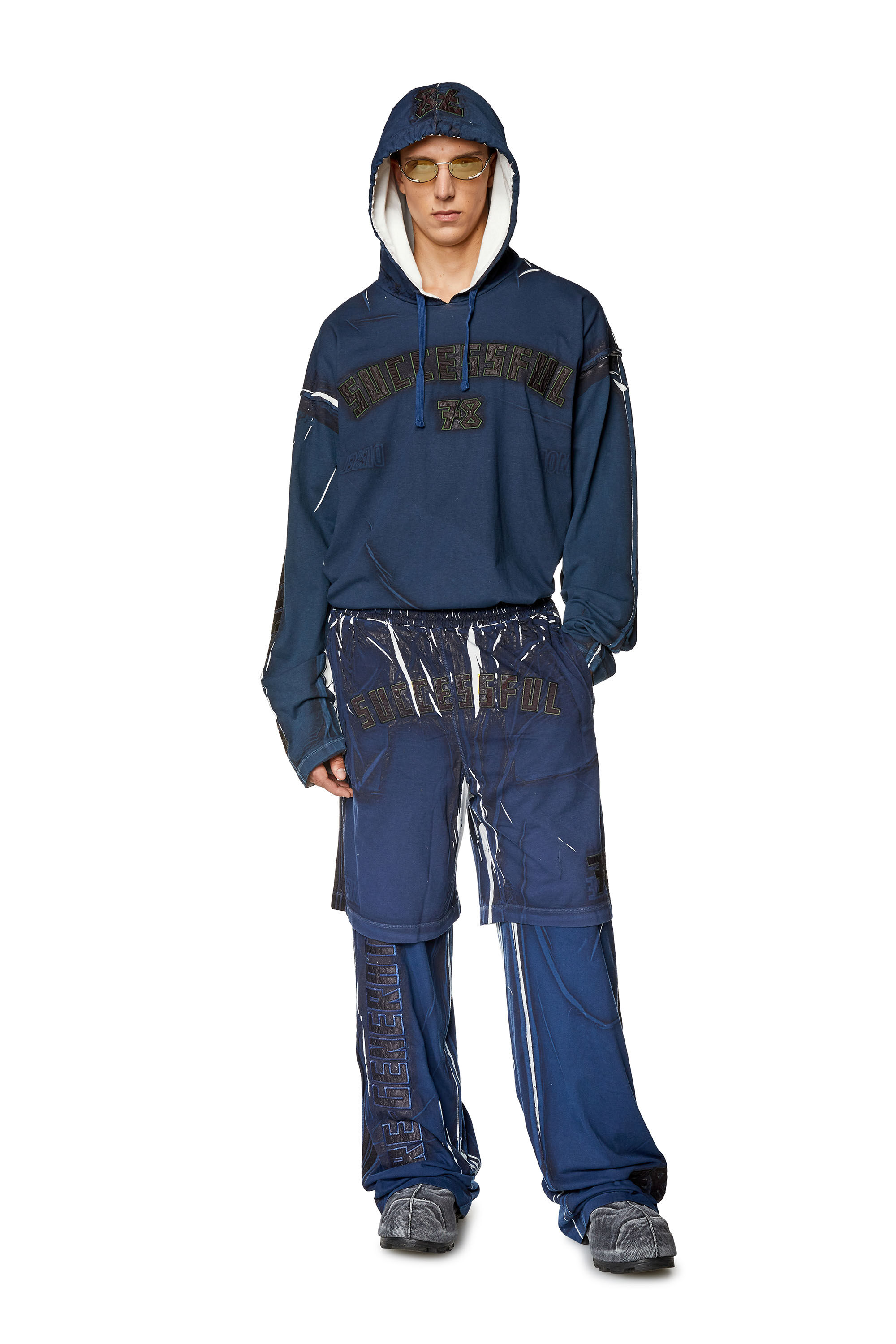 Diesel - P-ROWY, Pantalones cortos deportivos con sobreimpresión sombreada Hombre in Azul marino - 1