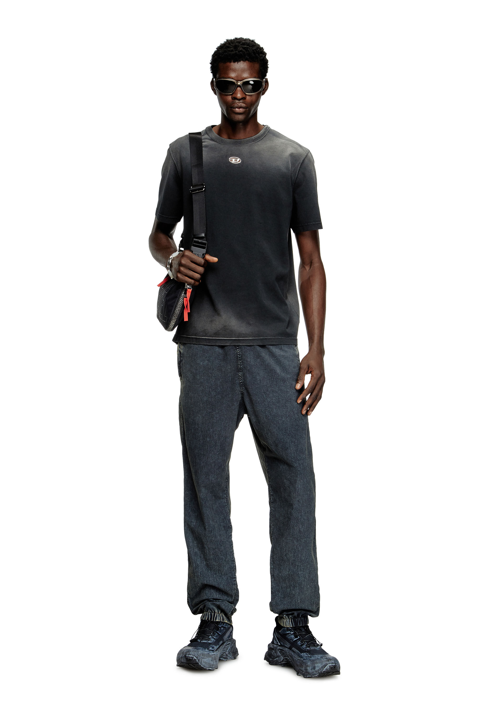 Diesel - T-ADJUST-T1, Camiseta desteñida con recorte Oval D Hombre in Negro - 1