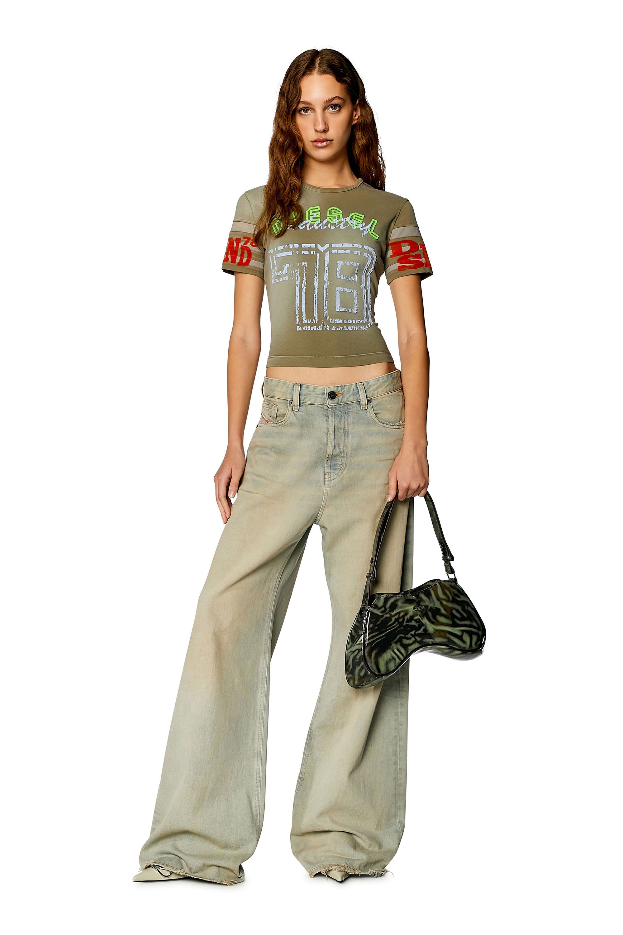 Diesel - T-UNCUSL, Mujer Camiseta de tejido tratado con estampados en relieve in Marrón - Image 1