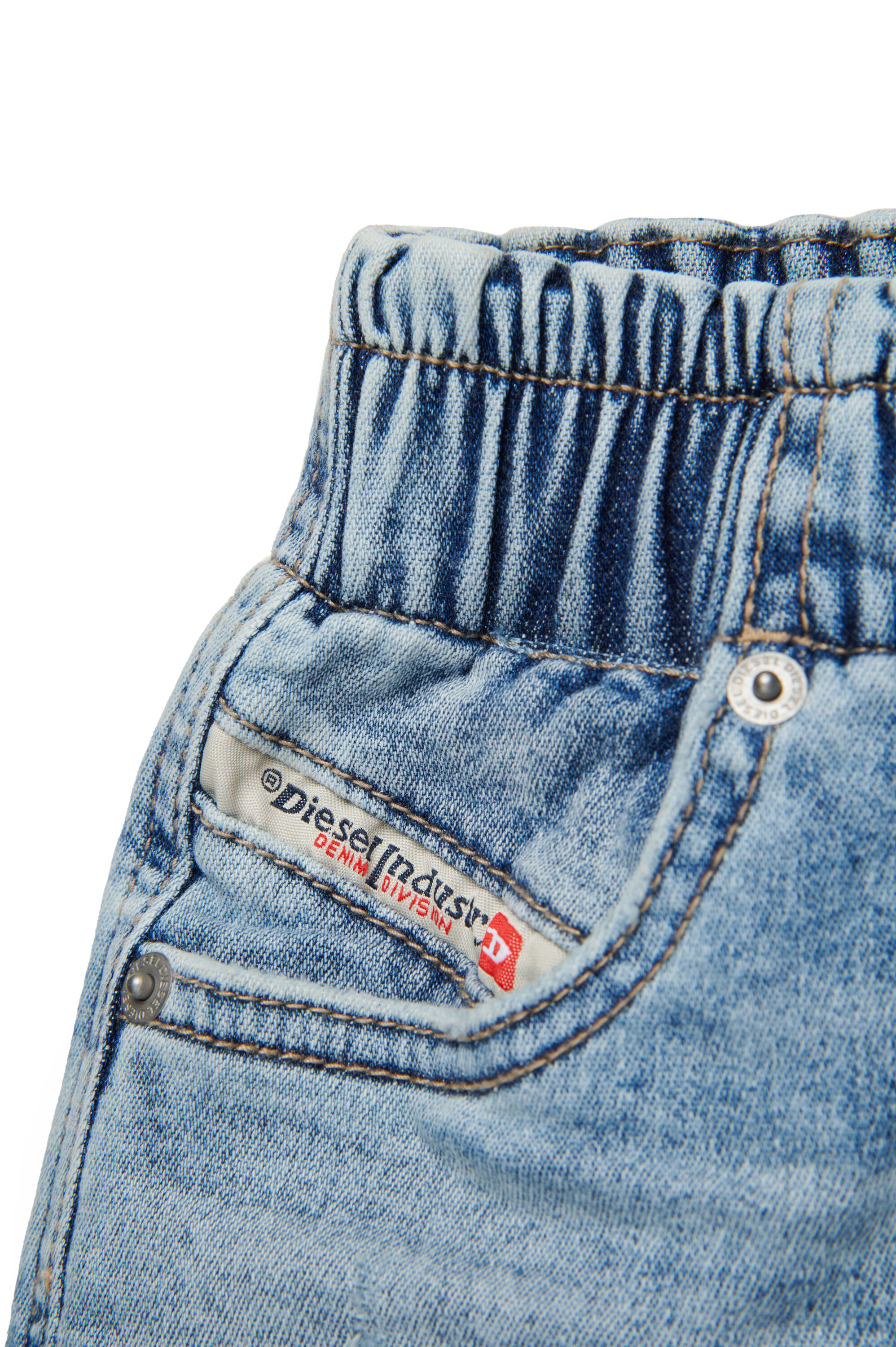 Diesel - PAMLIX JJJ, Pantalones cortos JoggJeans® de aspecto desgastado Mujer in Azul marino - 4