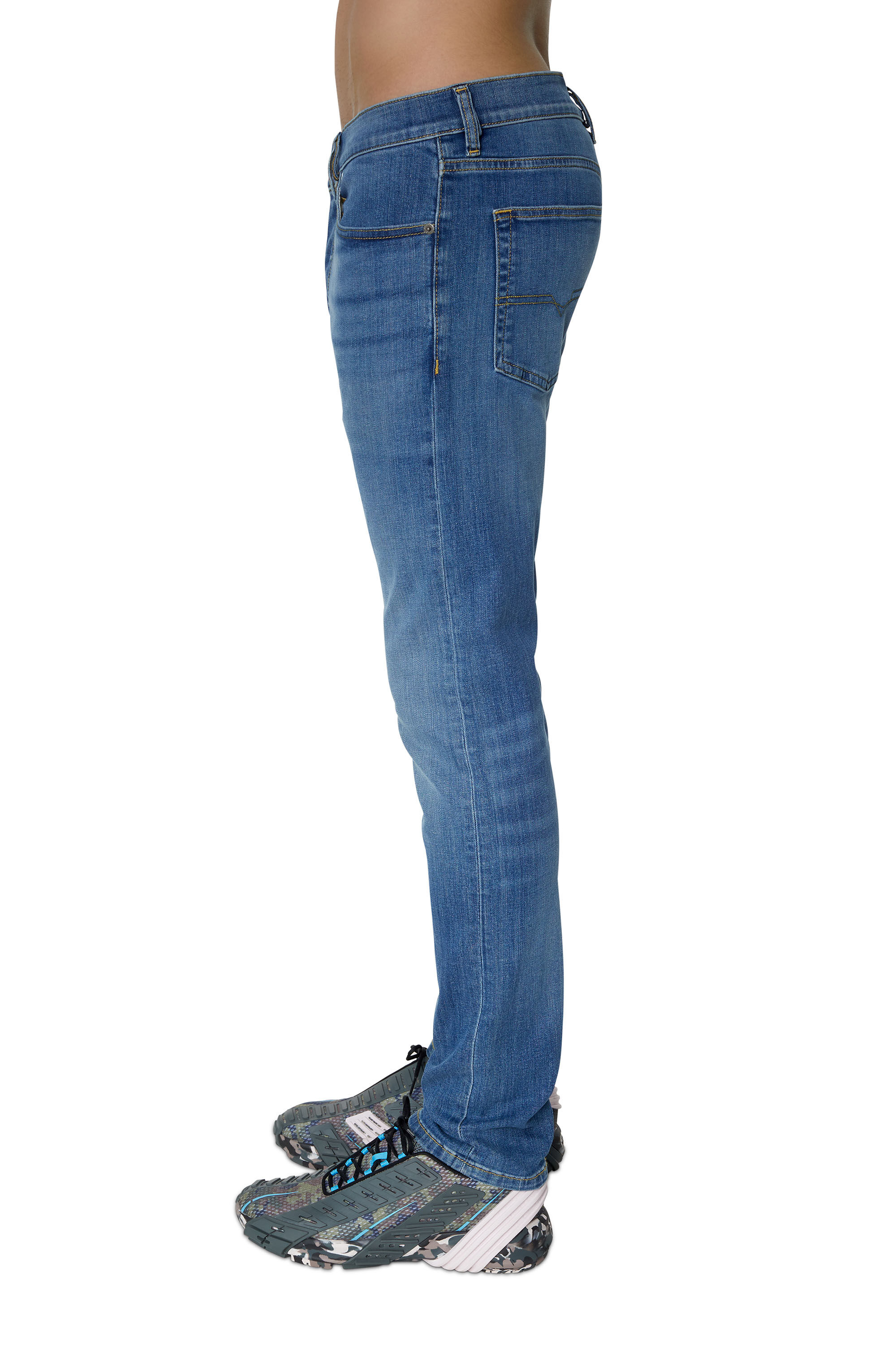 Diesel - D-Luster 0ELAV Slim Jeans, Azul medio - Image 5