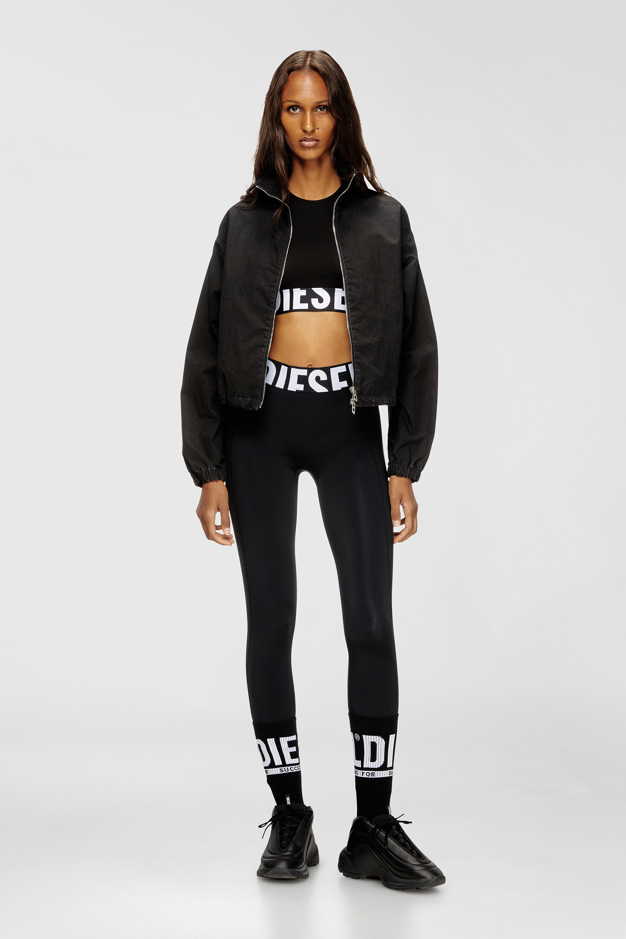 Diesel - ADA-D-POP, Camiseta con tirantes recortada con logotipo recortado Mujer in Negro - 6