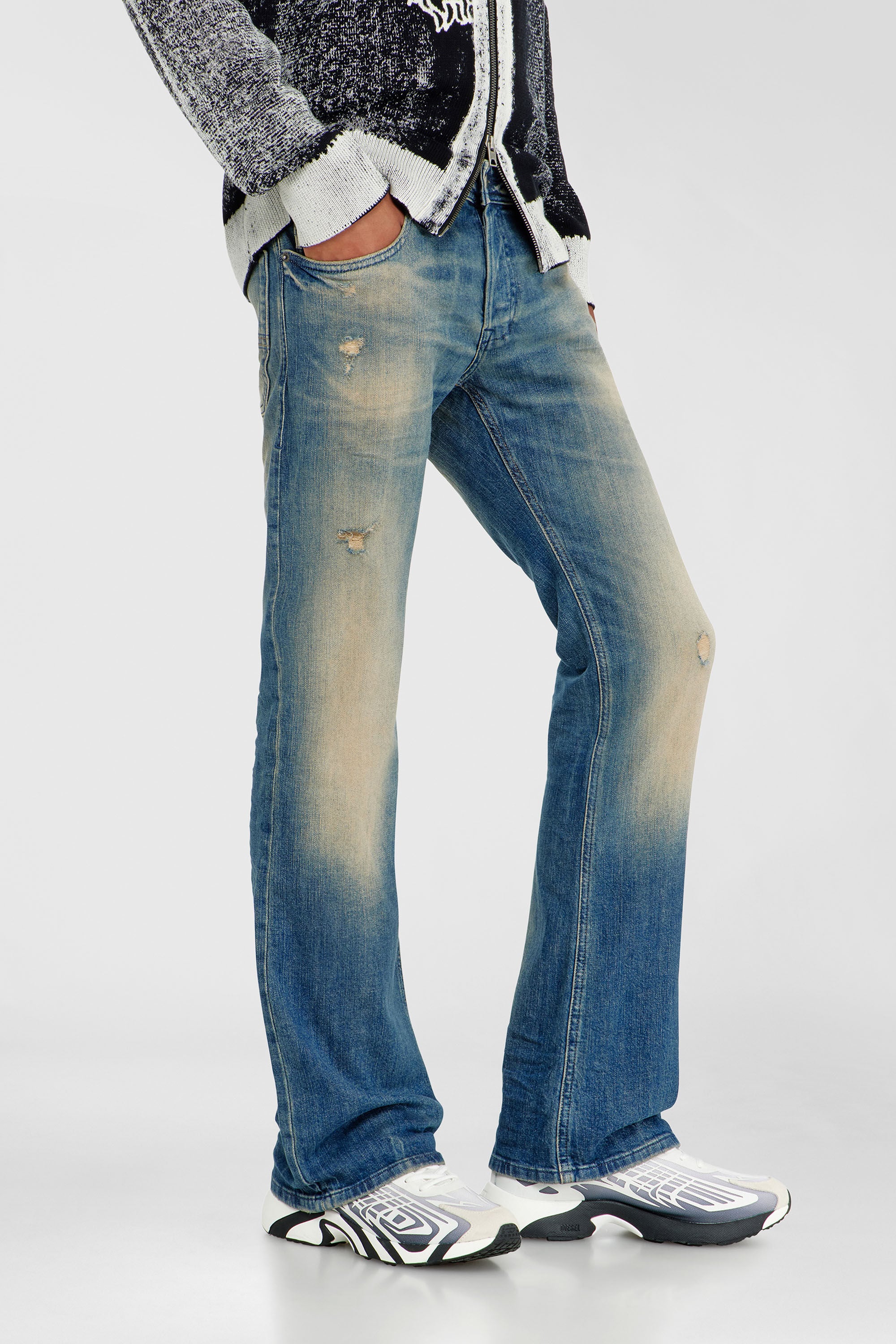 Diesel - Bootcut Jeans 2007 Zatiny 0KBBW Hombre, Azul medio - 7