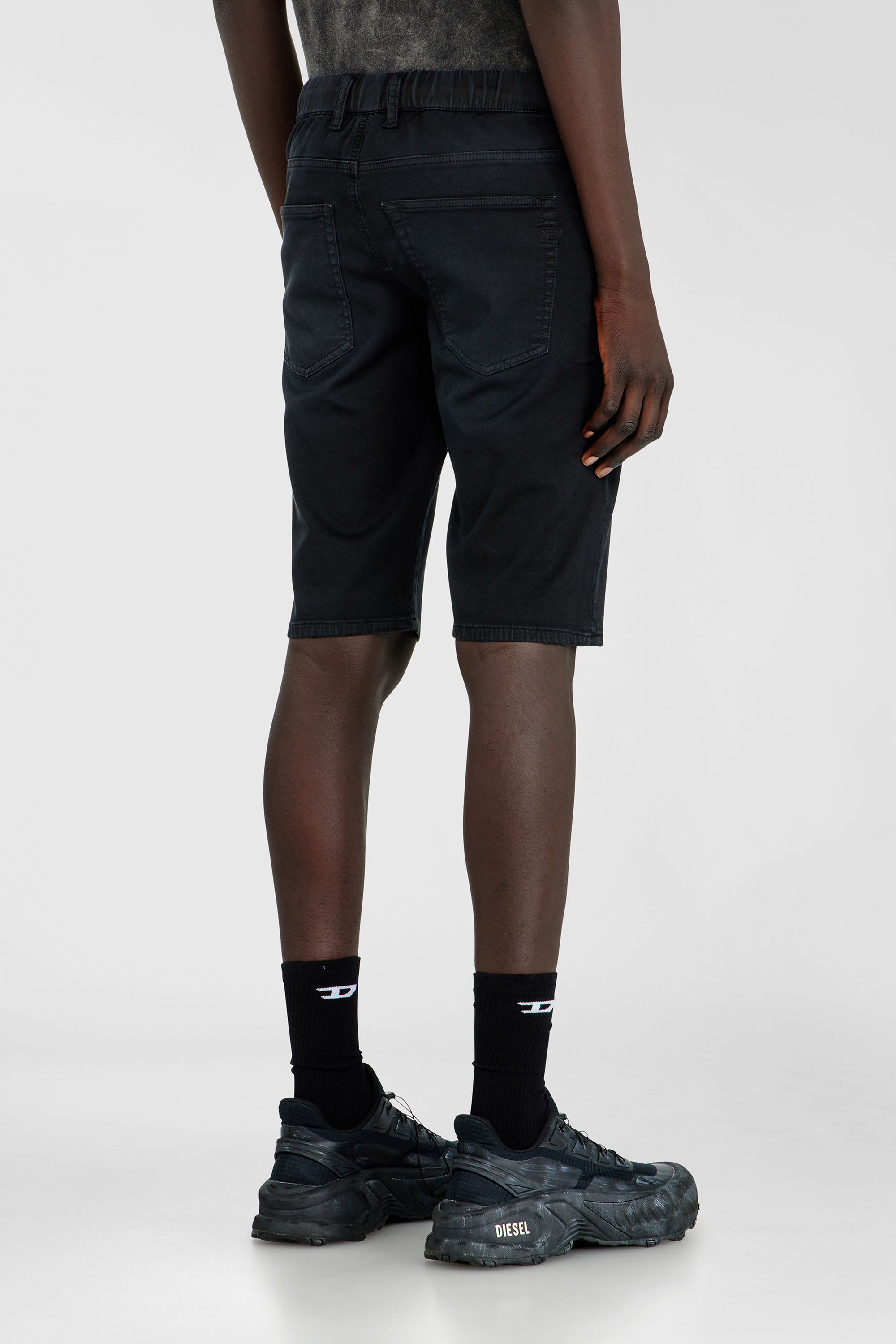 Diesel - 2033 D-KROOLEY-SHORT-BW JOGG, Slim shorts en denim de color Hombre in Negro - 4
